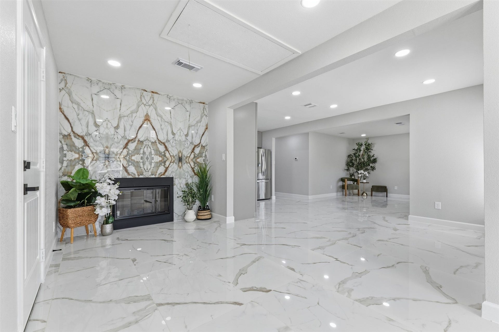 6319 Hopper Road, Houston, TX 77016 6319 Hopper Road, Houston, TX 77016