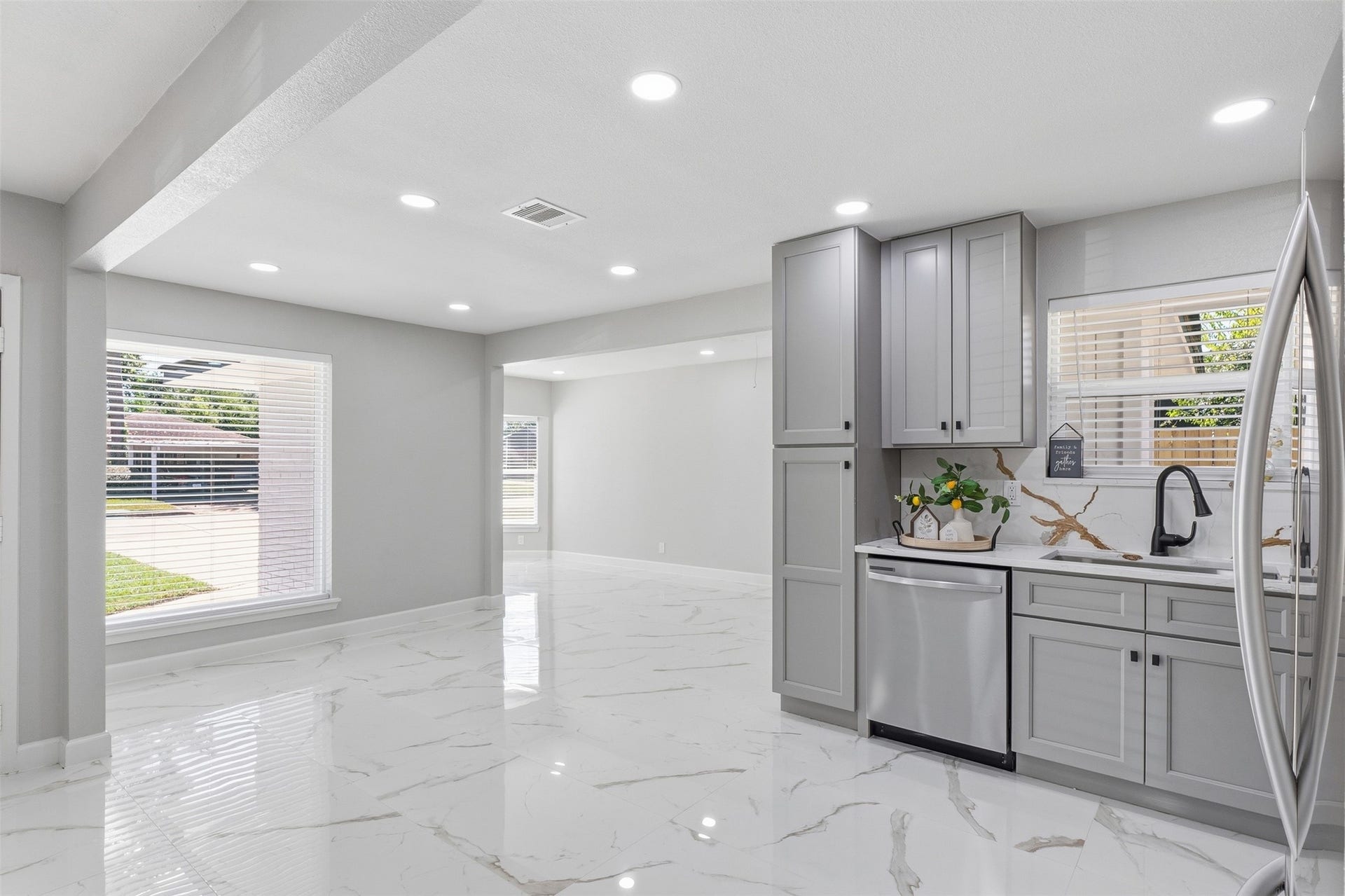 6319 Hopper Road, Houston, TX 77016 6319 Hopper Road, Houston, TX 77016