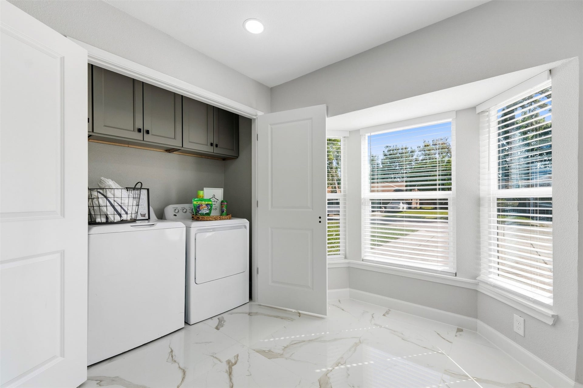 6319 Hopper Road, Houston, TX 77016 6319 Hopper Road, Houston, TX 77016