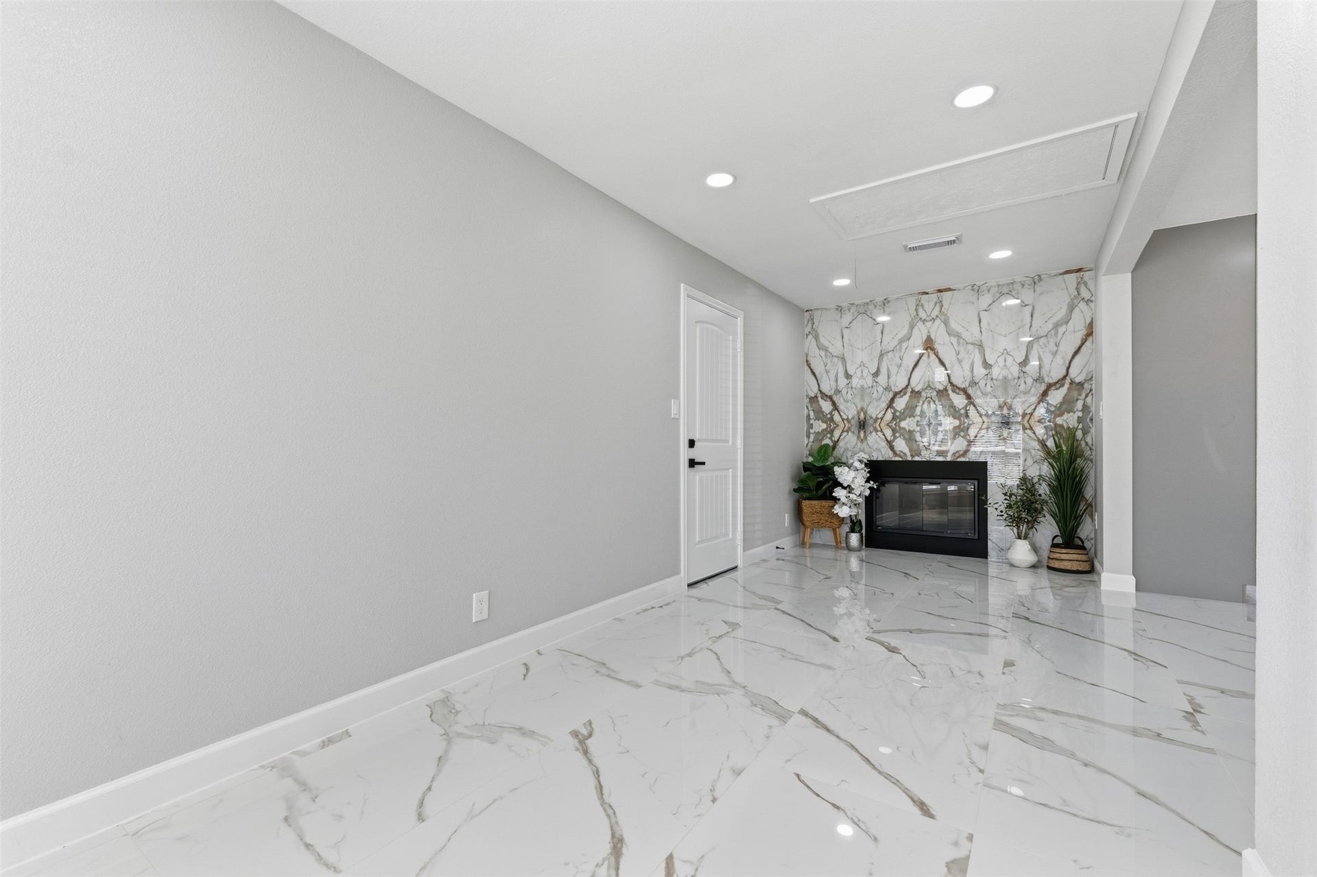 6319 Hopper Road, Houston, TX 77016 6319 Hopper Road, Houston, TX 77016