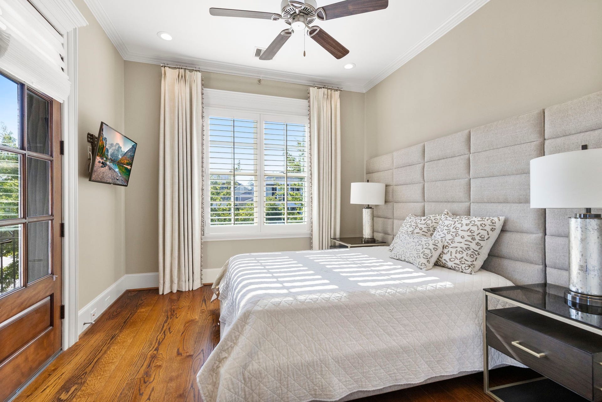 70 North Bay Boulevard, The Woodlands, TX 77380 70 North Bay Boulevard, The Woodlands, TX 77380