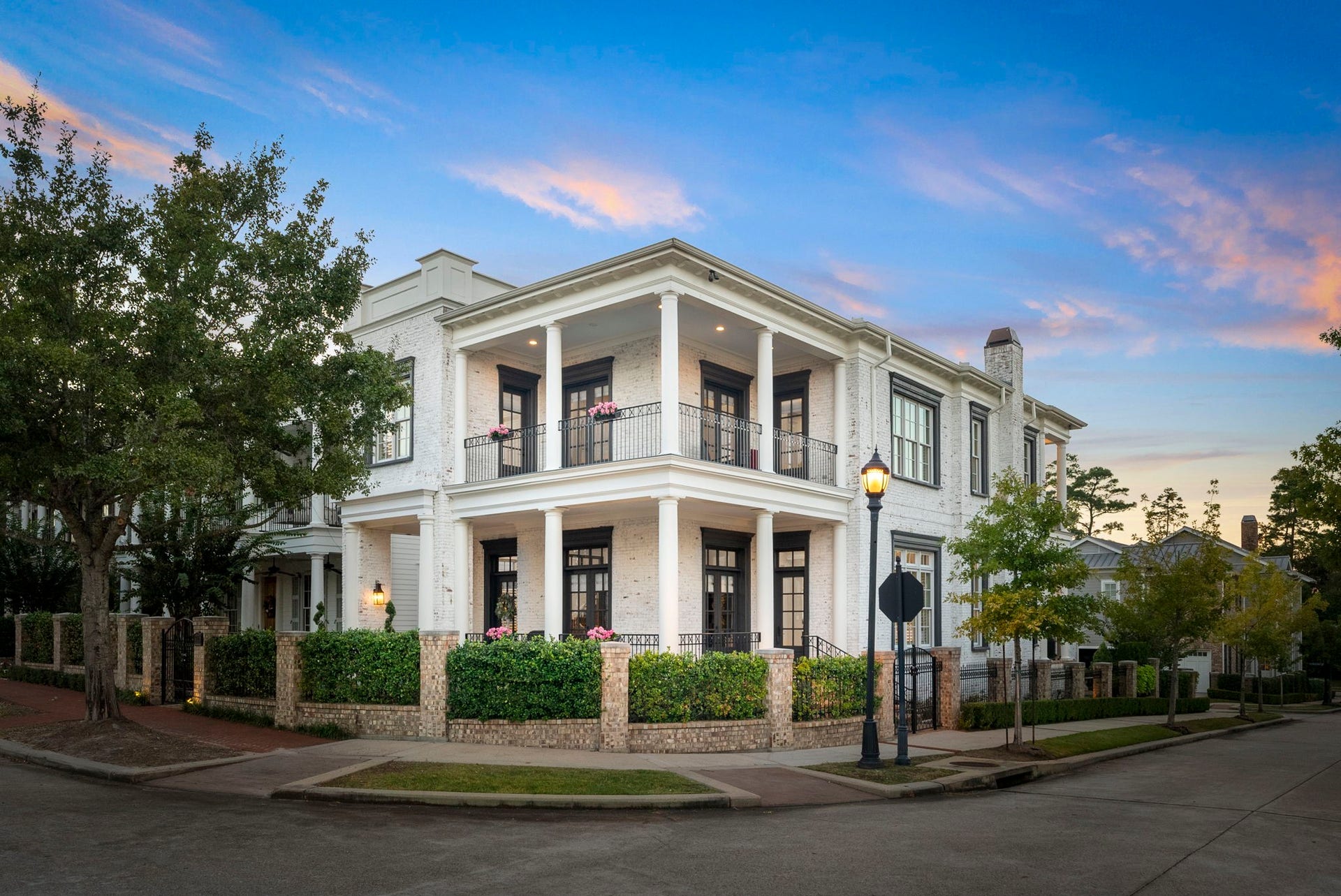 70 North Bay Boulevard, The Woodlands, TX 77380 70 North Bay Boulevard, The Woodlands, TX 77380