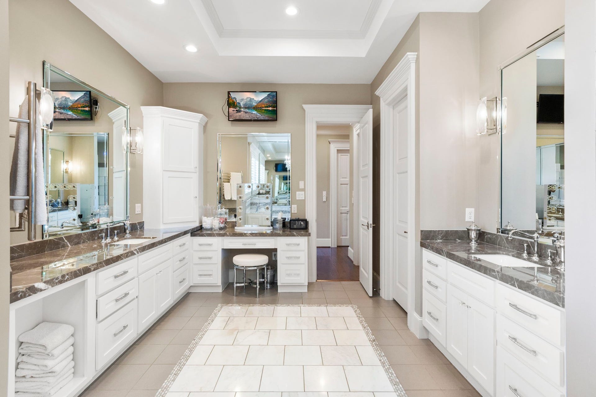 70 North Bay Boulevard, The Woodlands, TX 77380 70 North Bay Boulevard, The Woodlands, TX 77380