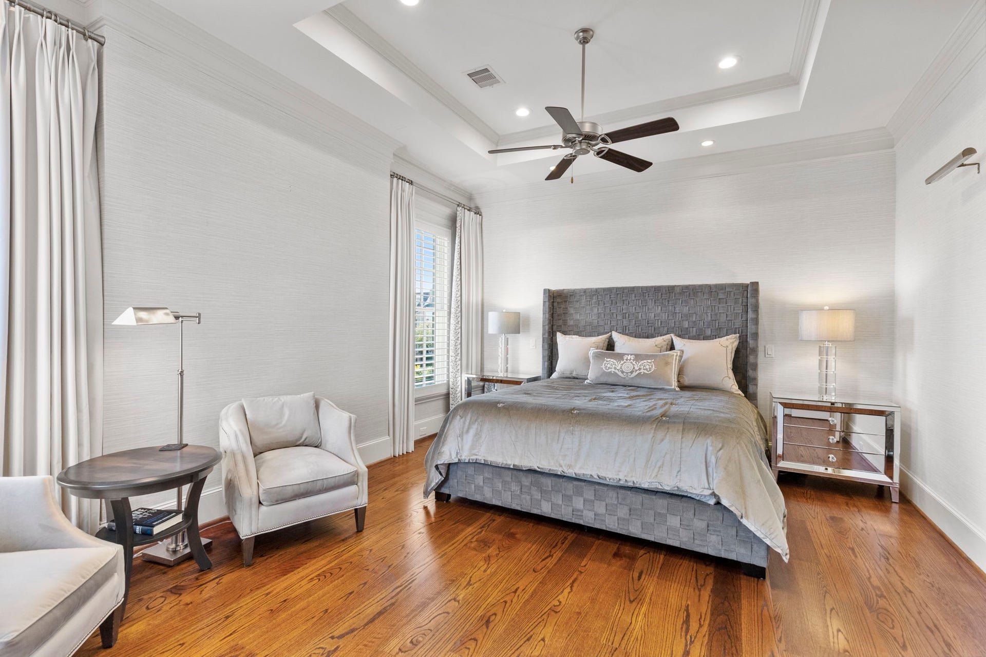 70 North Bay Boulevard, The Woodlands, TX 77380 70 North Bay Boulevard, The Woodlands, TX 77380