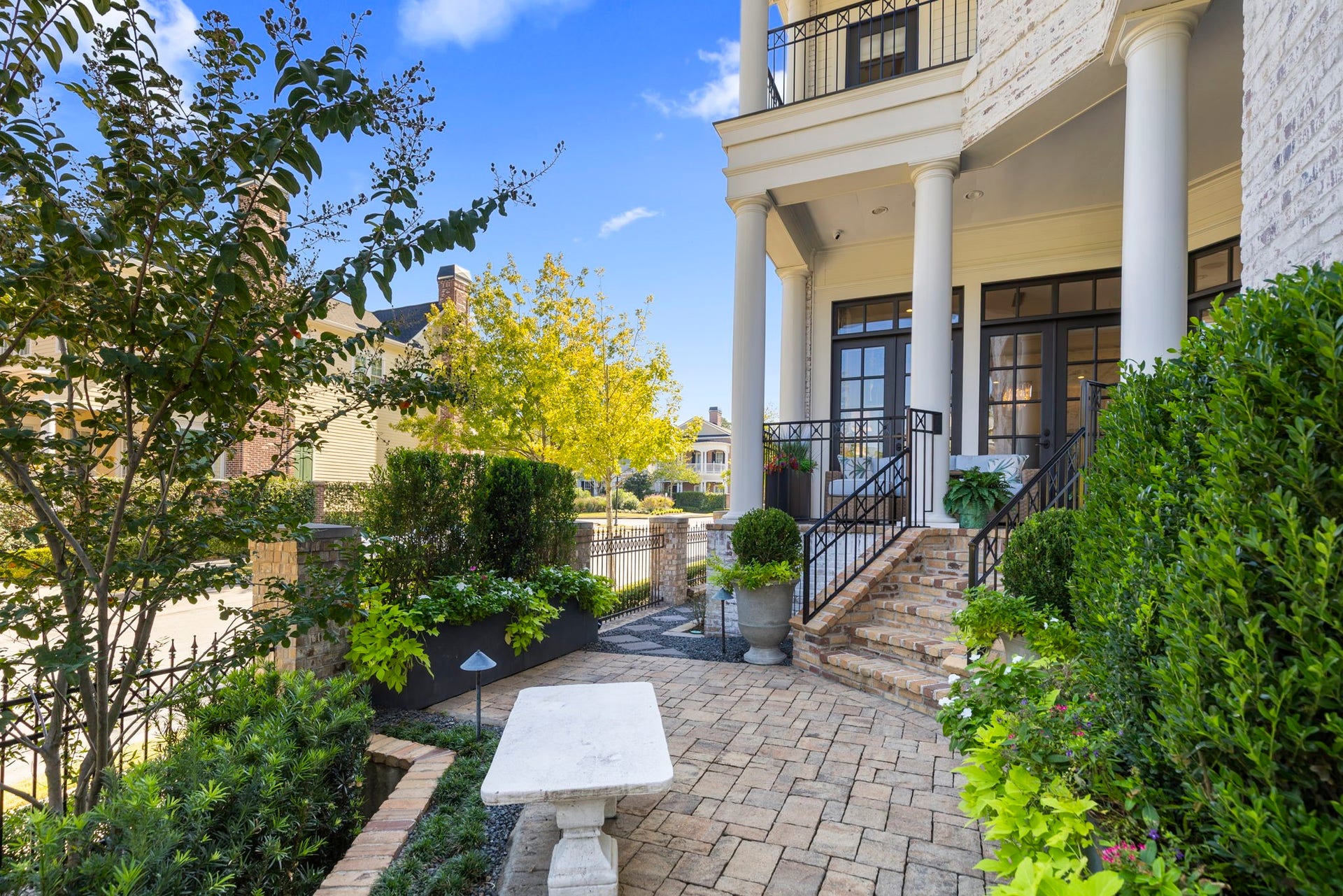 70 North Bay Boulevard, The Woodlands, TX 77380 70 North Bay Boulevard, The Woodlands, TX 77380