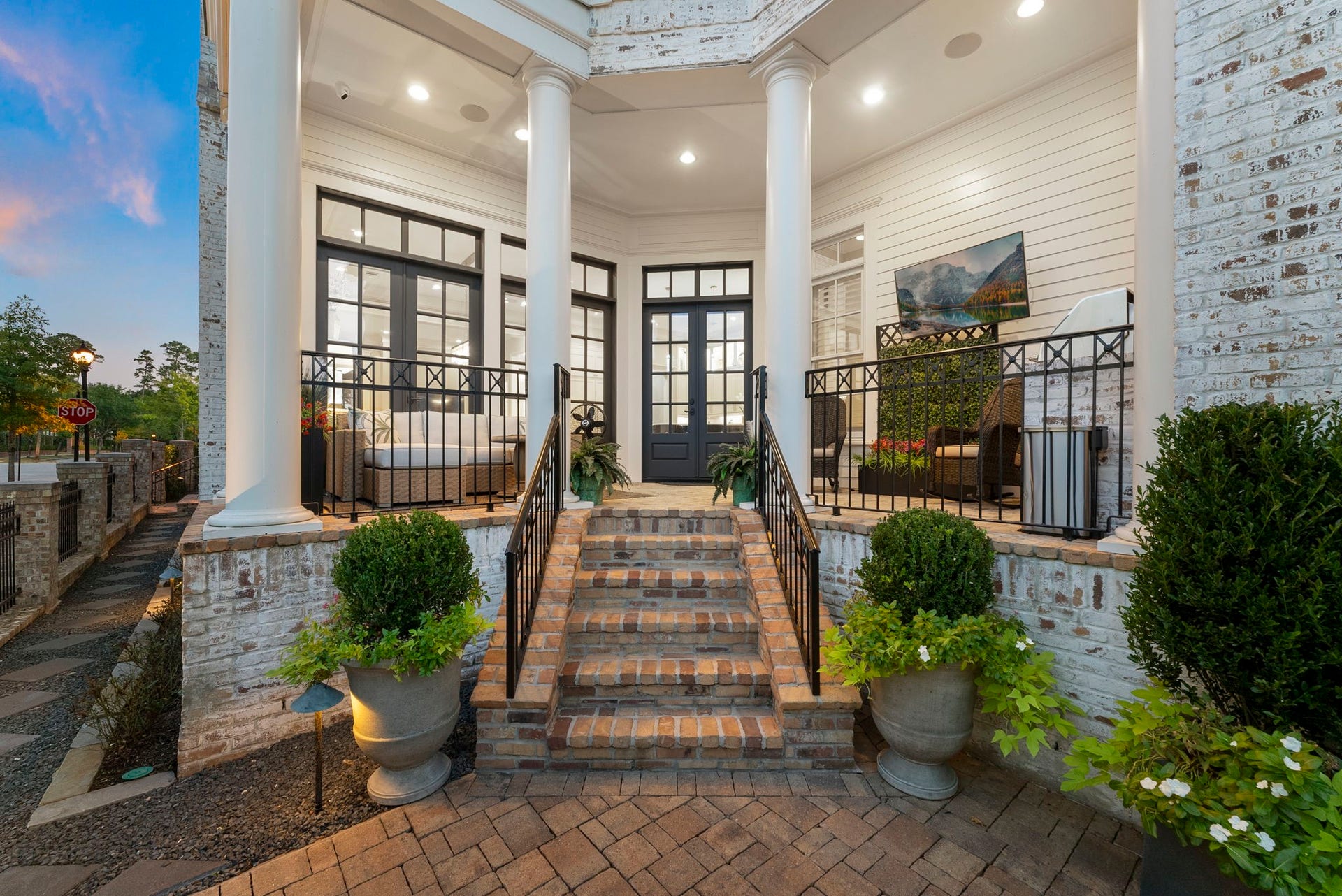 70 North Bay Boulevard, The Woodlands, TX 77380 70 North Bay Boulevard, The Woodlands, TX 77380