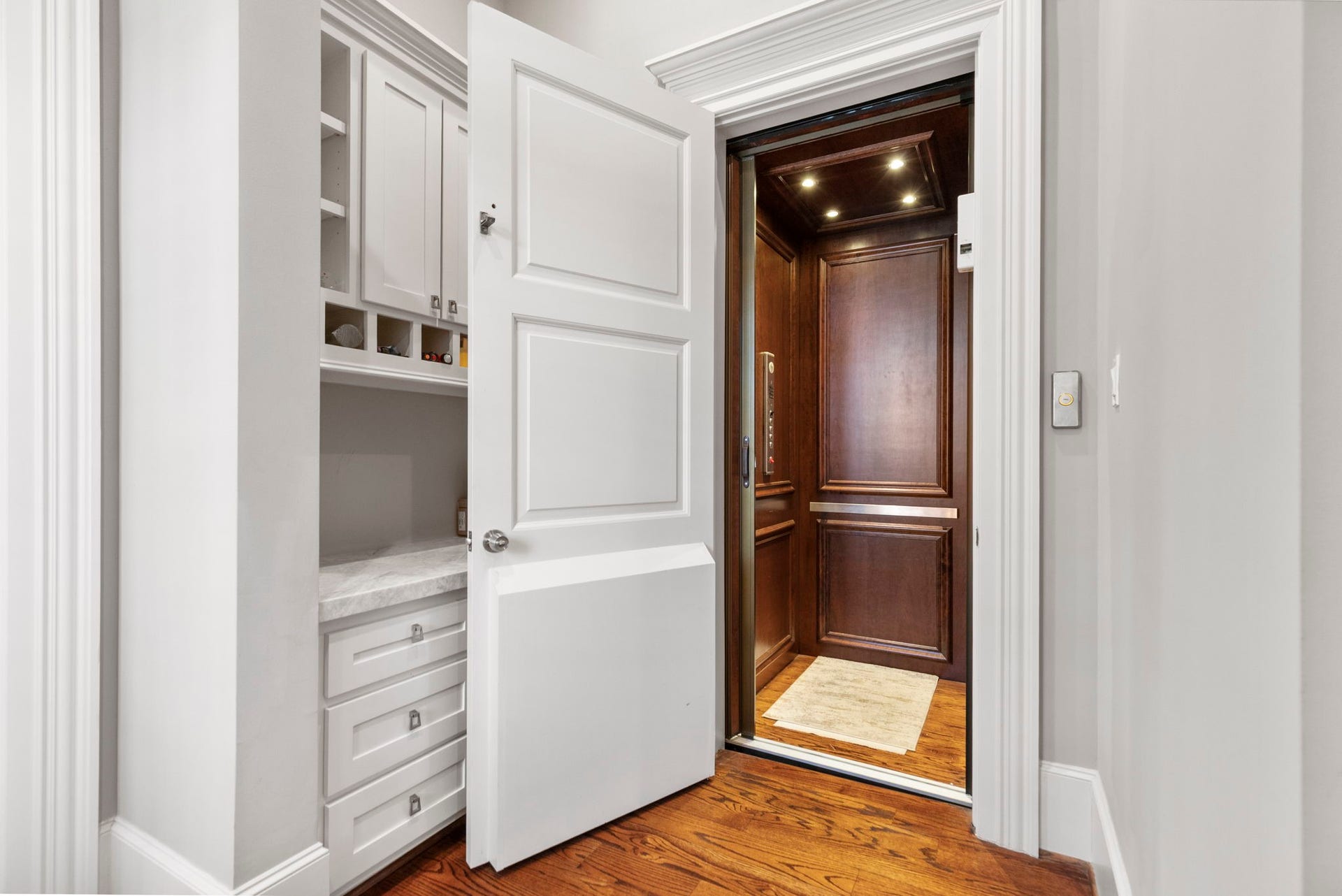70 North Bay Boulevard, The Woodlands, TX 77380 70 North Bay Boulevard, The Woodlands, TX 77380
