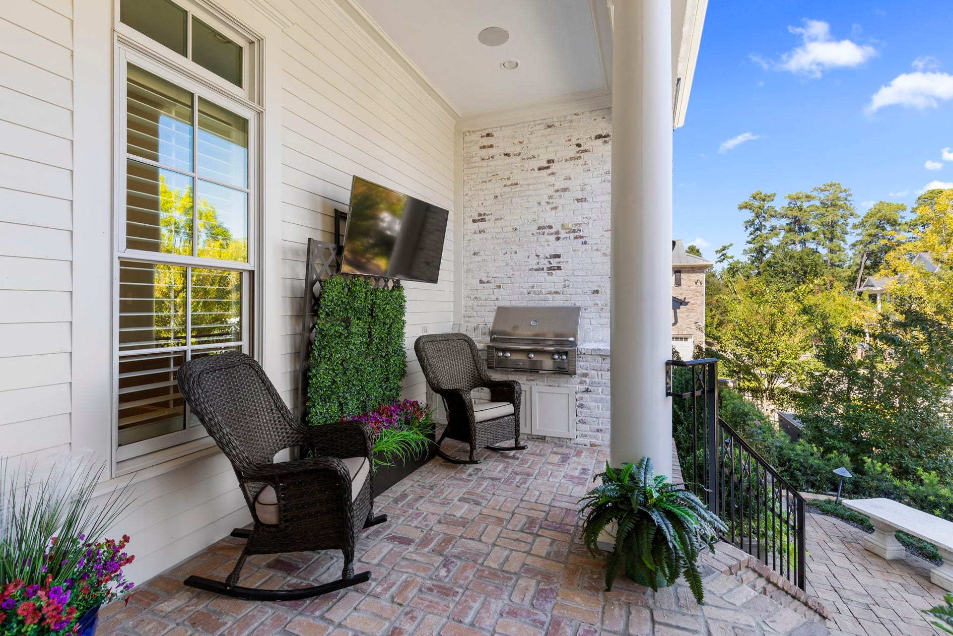 70 North Bay Boulevard, The Woodlands, TX 77380 70 North Bay Boulevard, The Woodlands, TX 77380