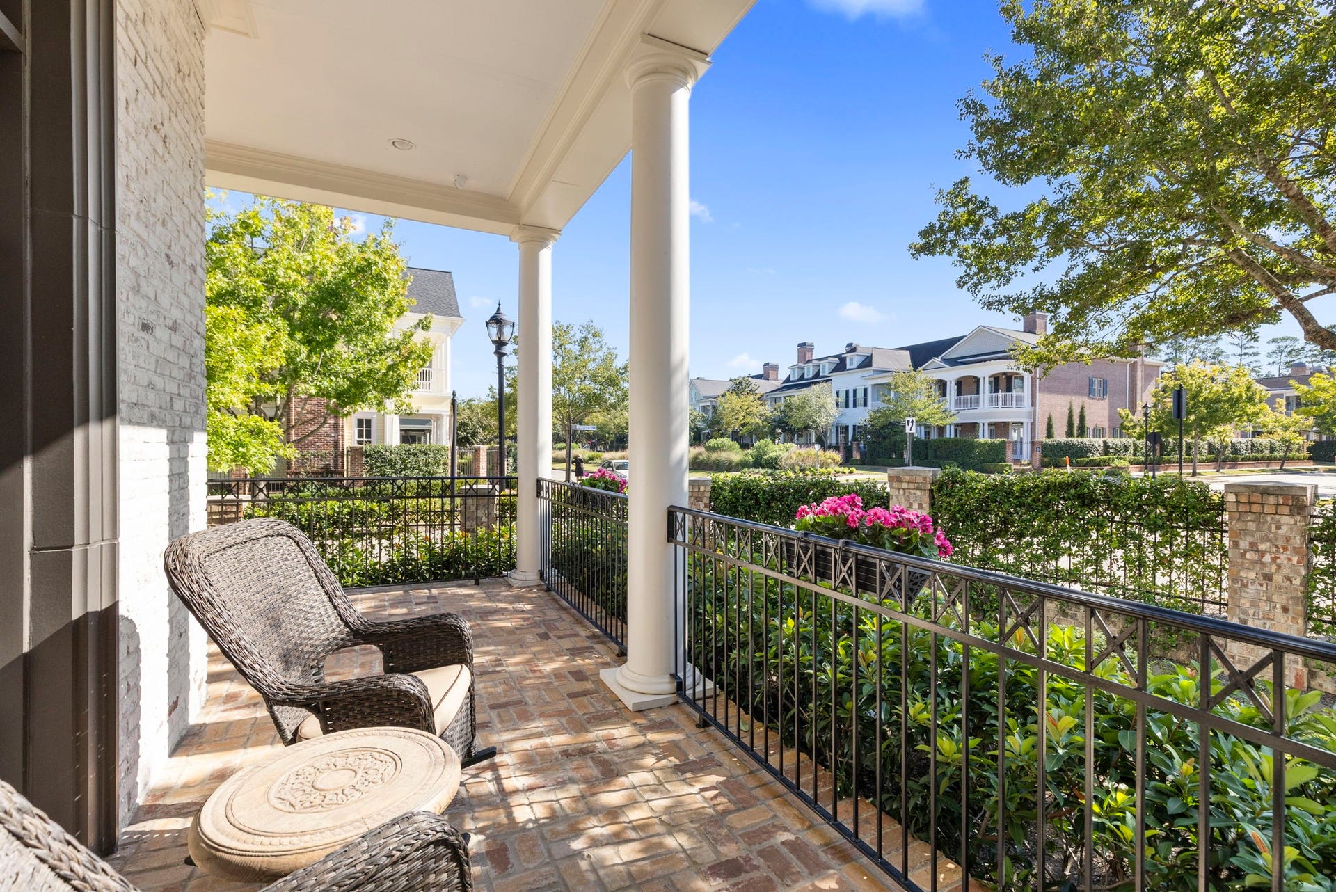 70 North Bay Boulevard, The Woodlands, TX 77380 70 North Bay Boulevard, The Woodlands, TX 77380