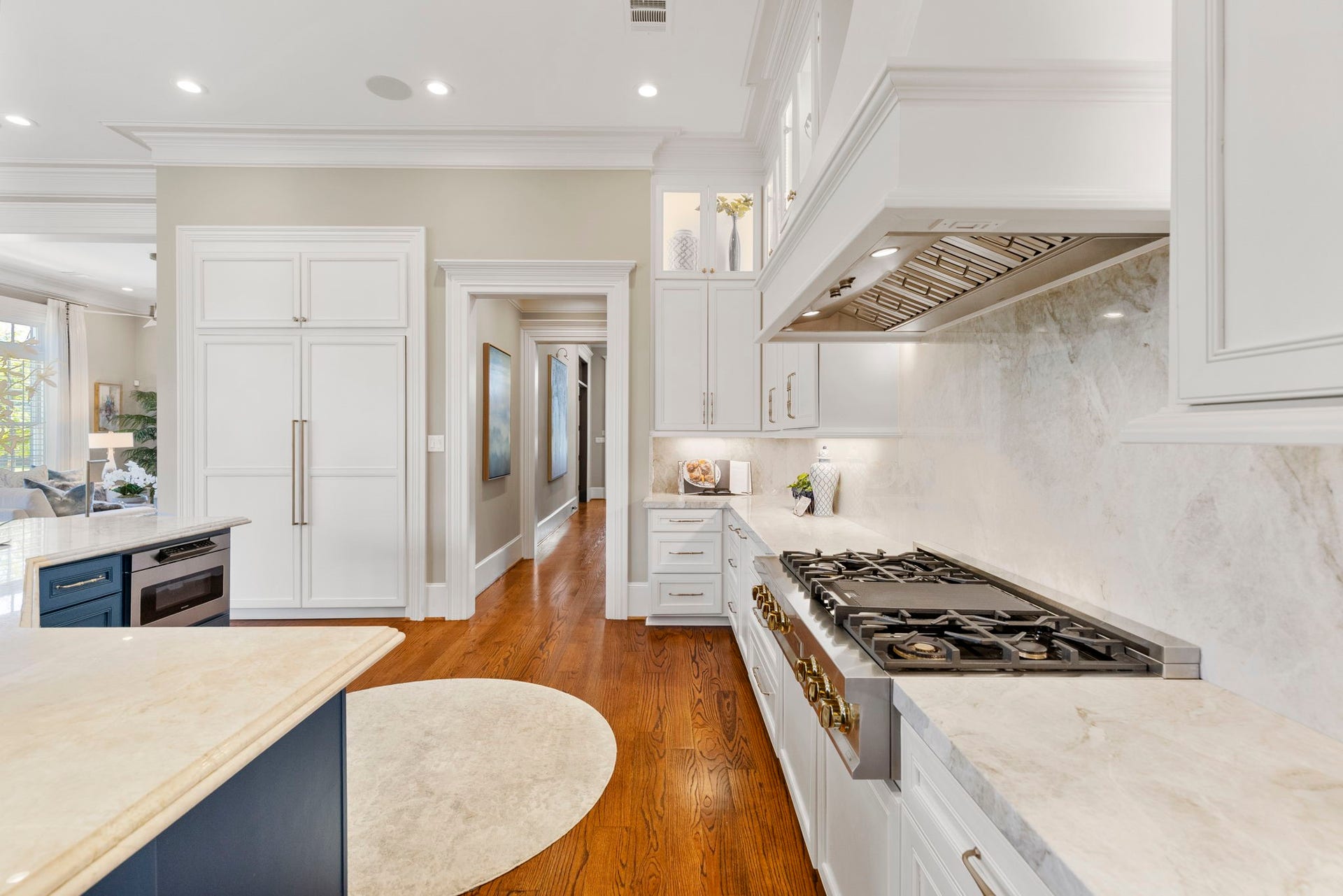 70 North Bay Boulevard, The Woodlands, TX 77380 70 North Bay Boulevard, The Woodlands, TX 77380