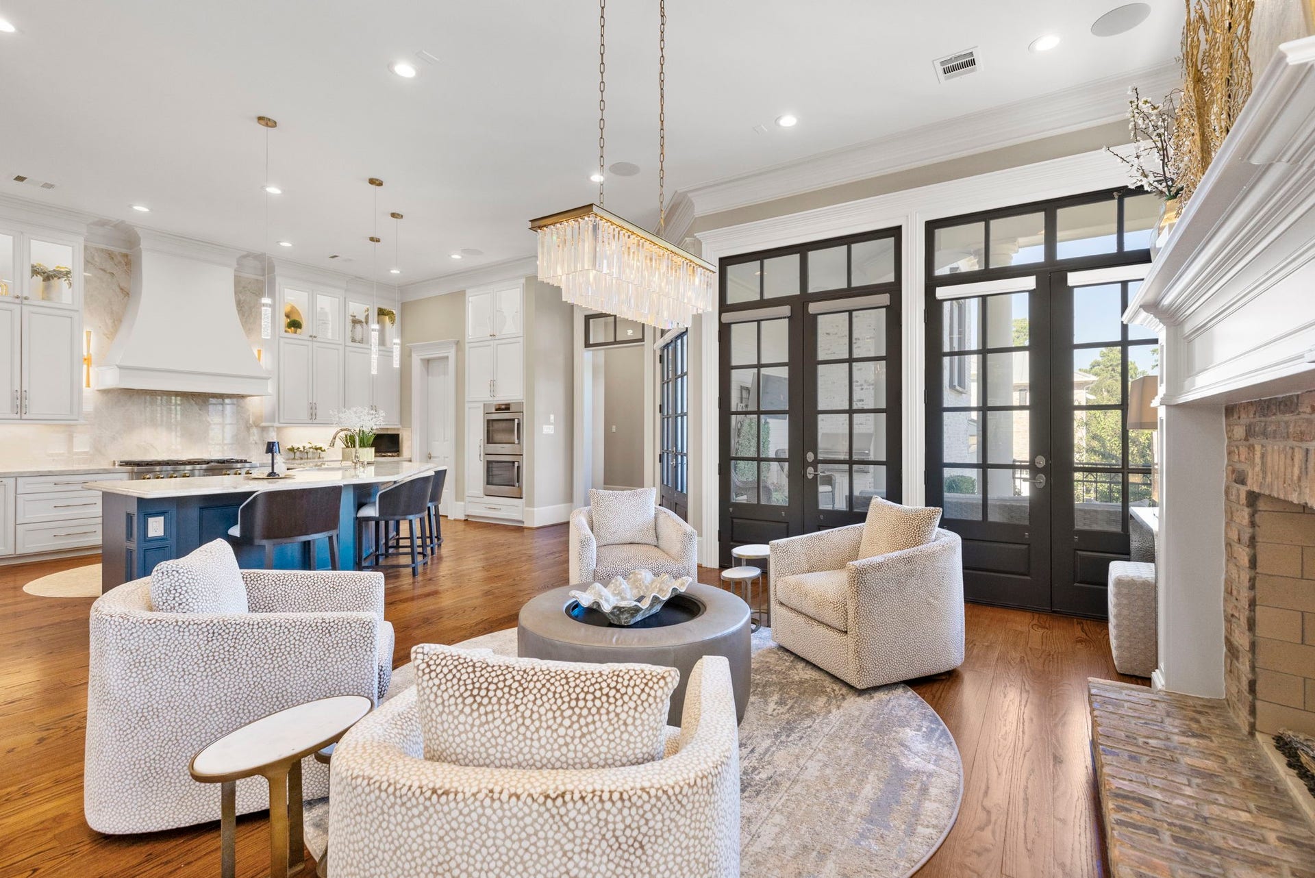 70 North Bay Boulevard, The Woodlands, TX 77380 70 North Bay Boulevard, The Woodlands, TX 77380