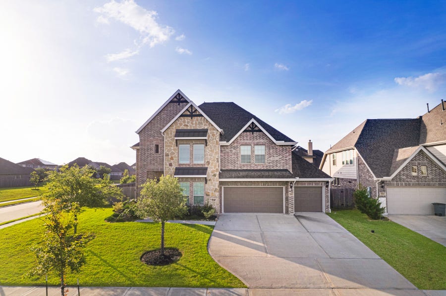 Property photo for 702 Westwood Drive, League City, TX