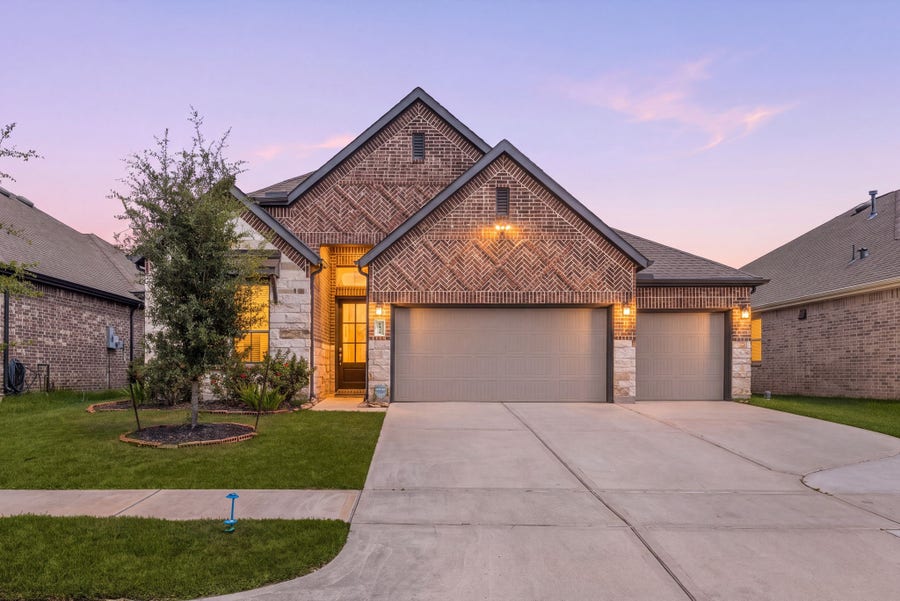 Property photo for 8419 Hunterwyck Lane, Baytown, TX