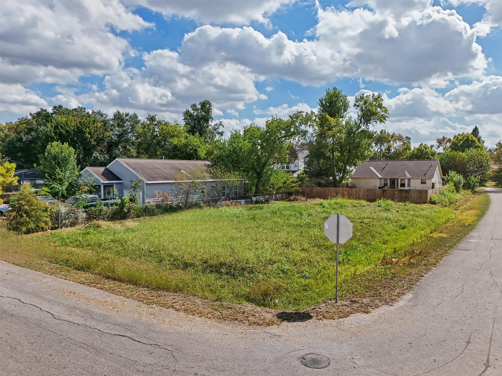 979 Conklin Street, Houston, TX 77088 Prime location with incredible potential!