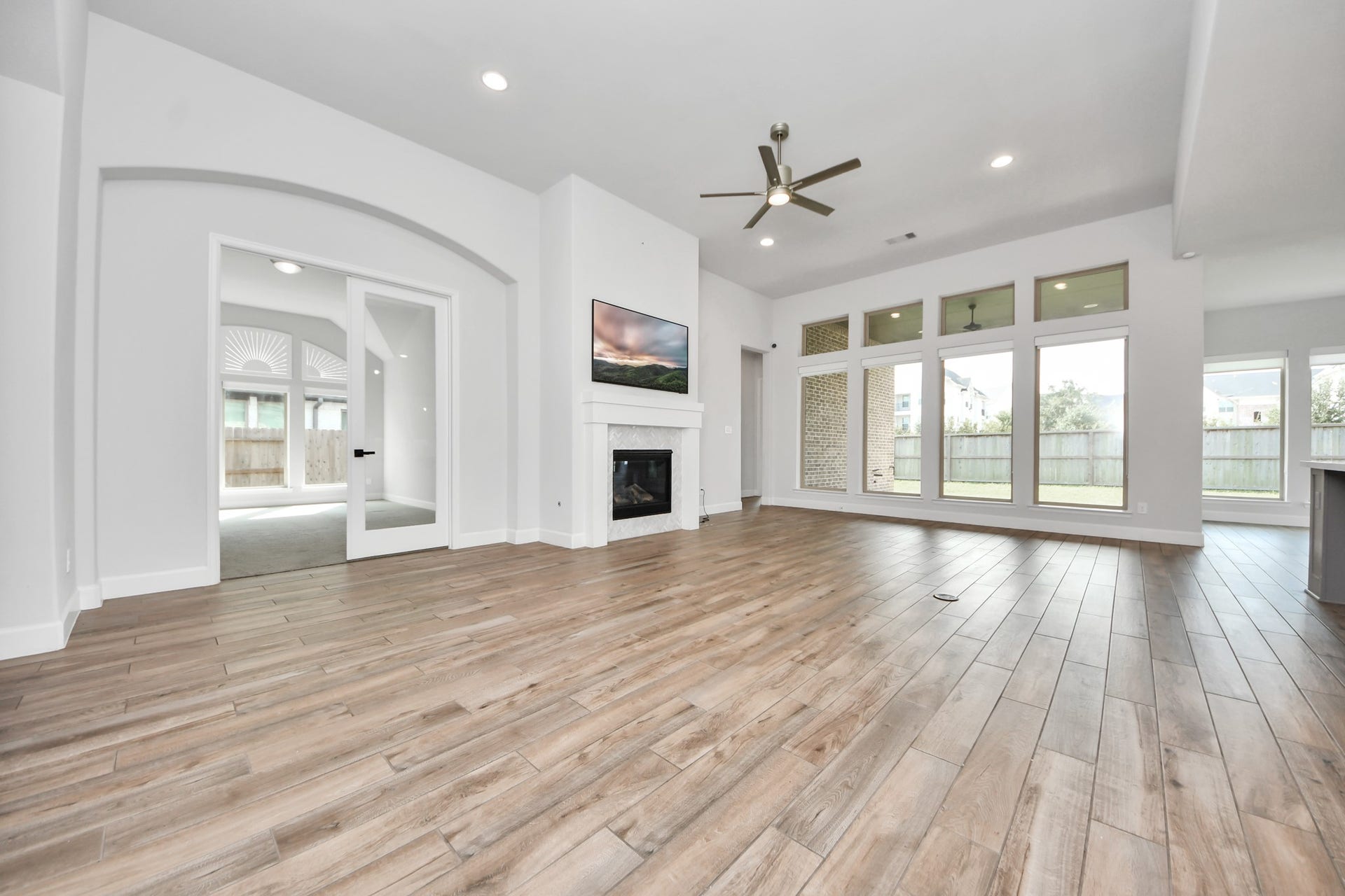 24319 Norwood Groves Drive, Richmond, TX 77469 Living room