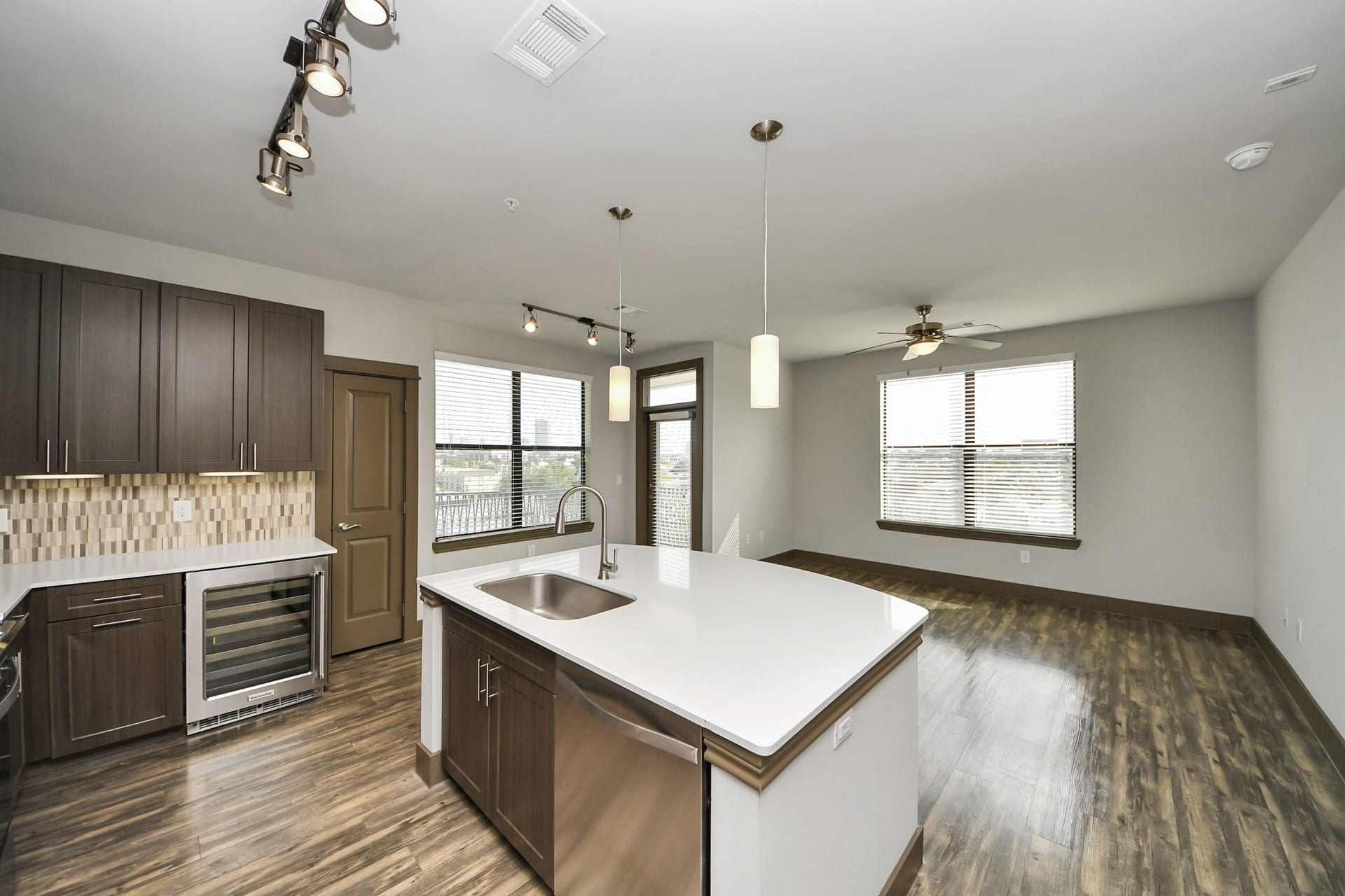 5454 Washington St Avenue, #1423, Houston, TX 77007 Photos are not of actual units, similar floor plan finishes, verify dimensions
