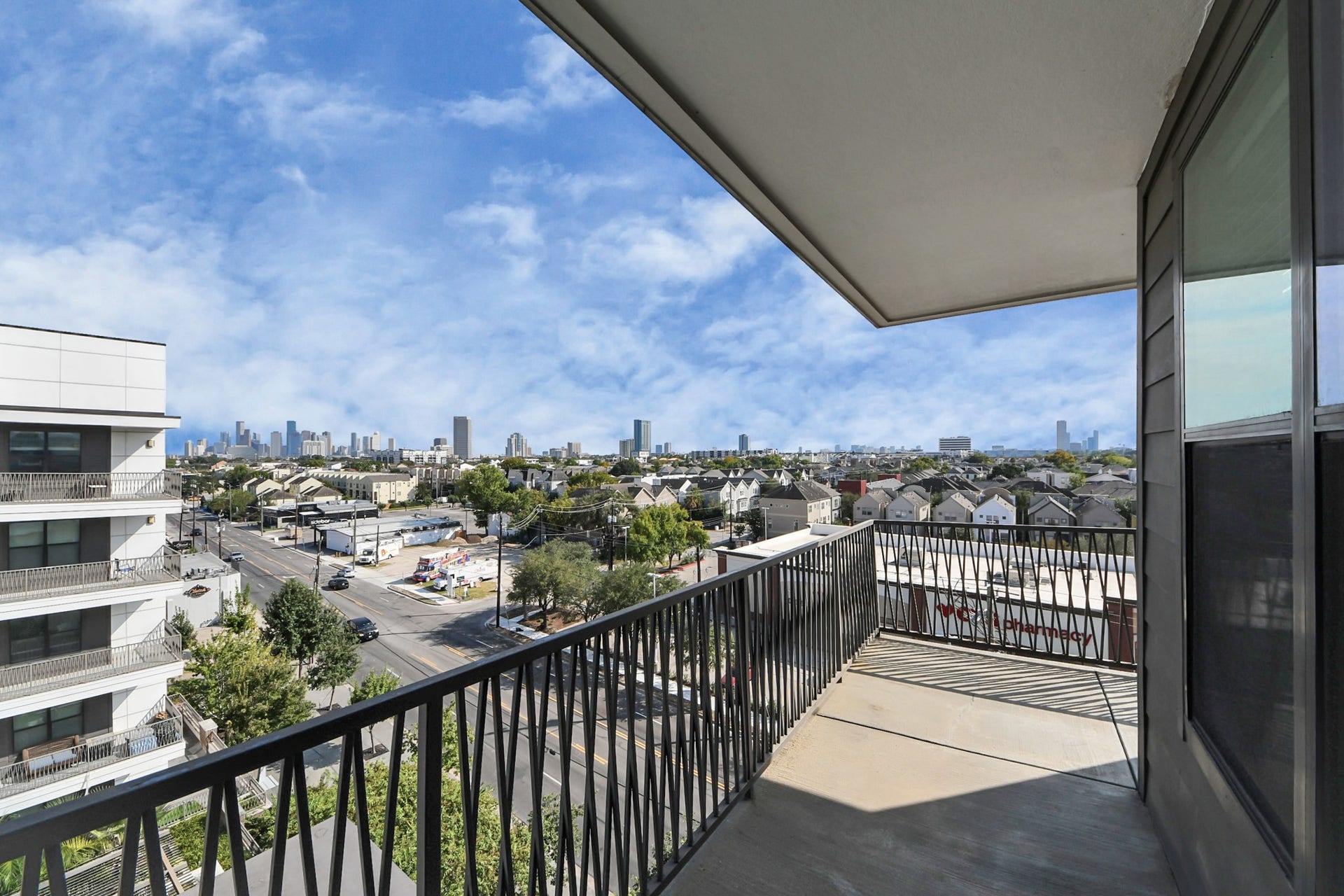 5454 Washington St Avenue, #1423, Houston, TX 77007 Photos are not of actual units, similar floor plan finishes, verify dimensions