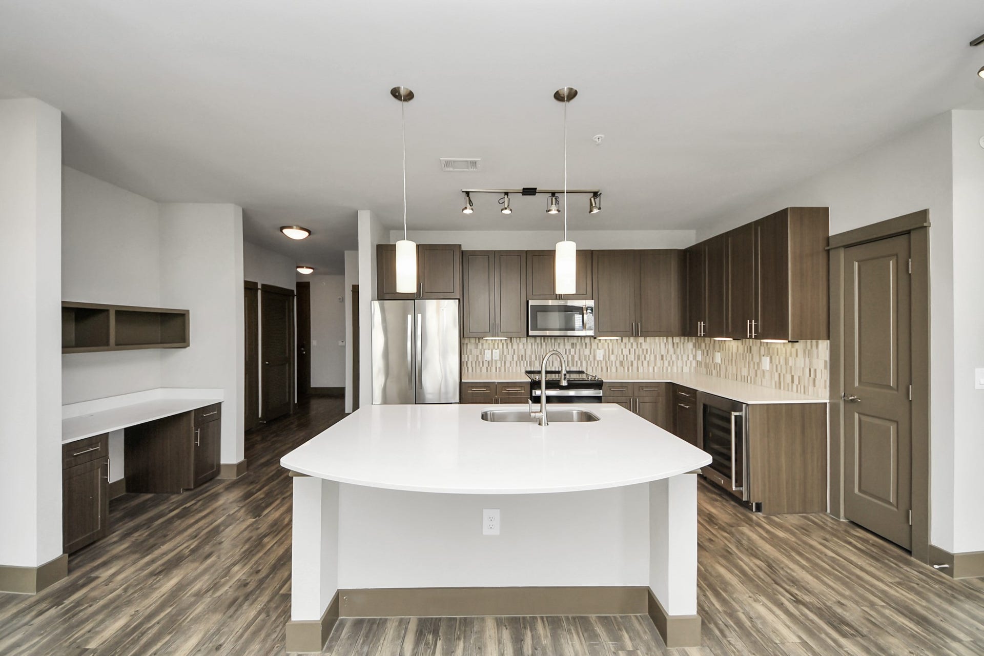 5454 Washington St Avenue, #1423, Houston, TX 77007 Photos are not of actual units, similar floor plan finishes, verify dimensions