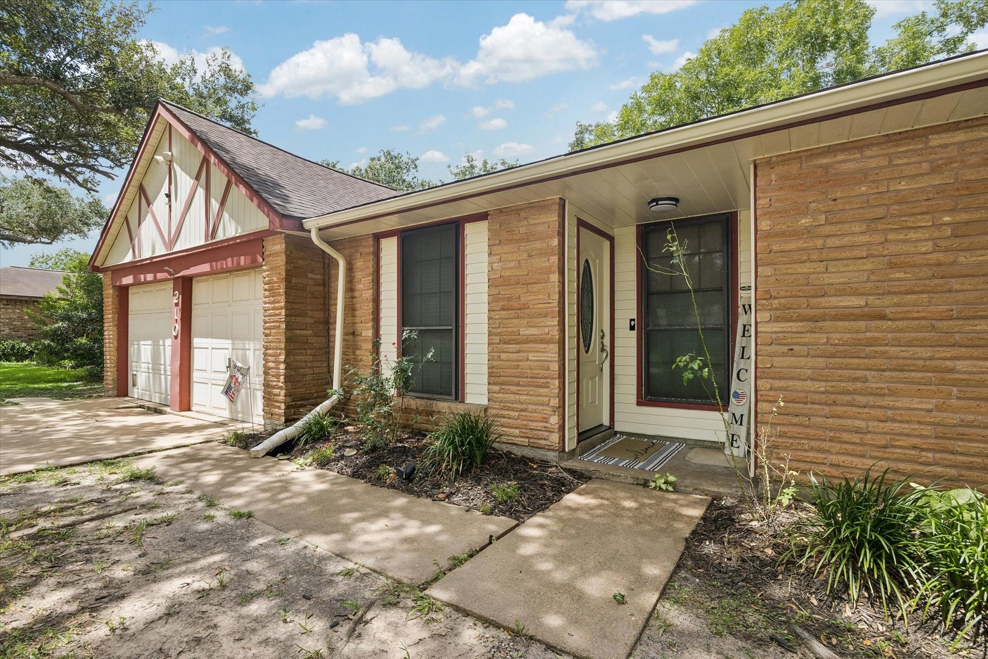 210 Brandywyne Drive, Friendswood, TX 77546