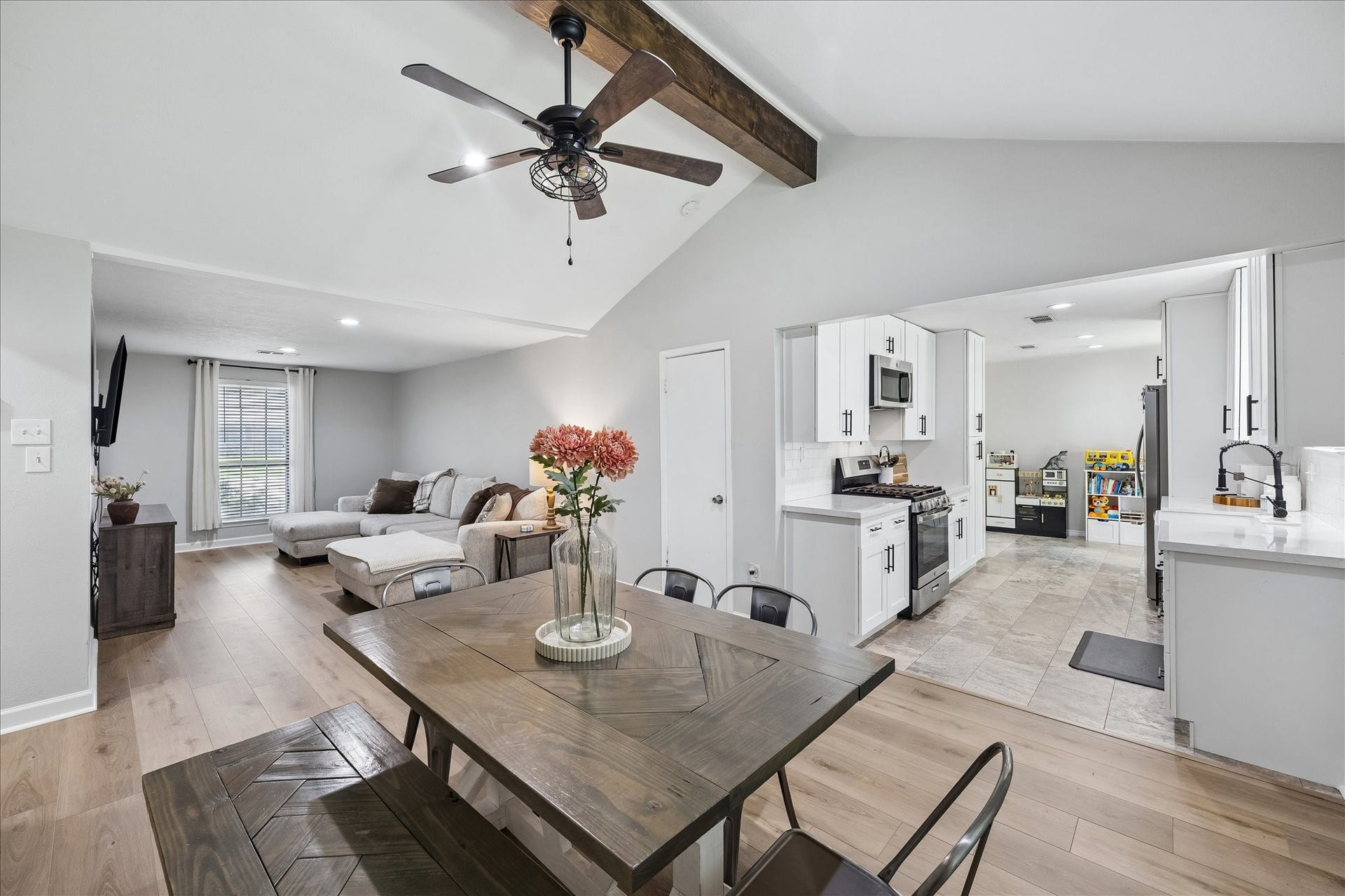 210 Brandywyne Drive, Friendswood, TX 77546