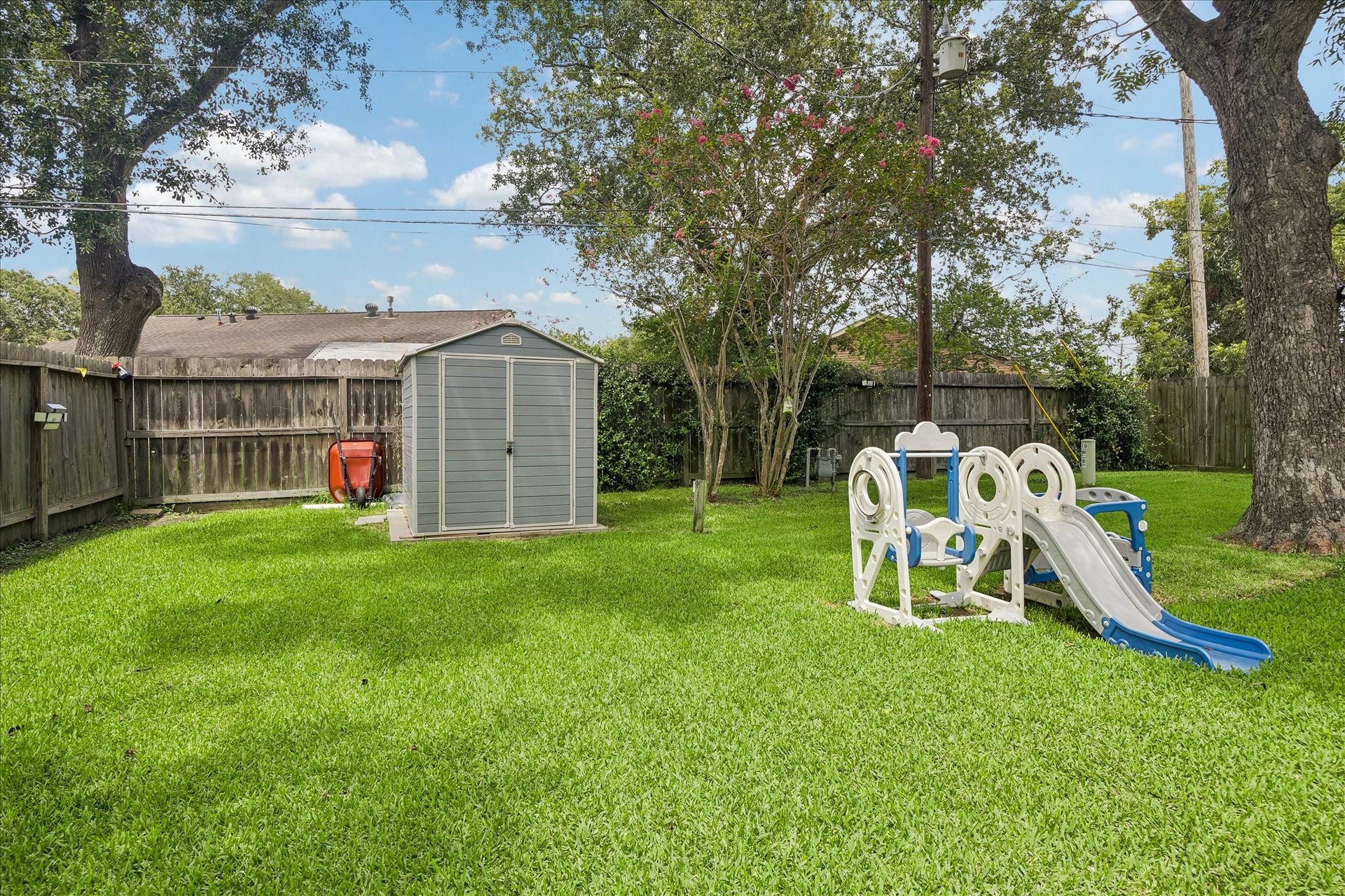 210 Brandywyne Drive, Friendswood, TX 77546
