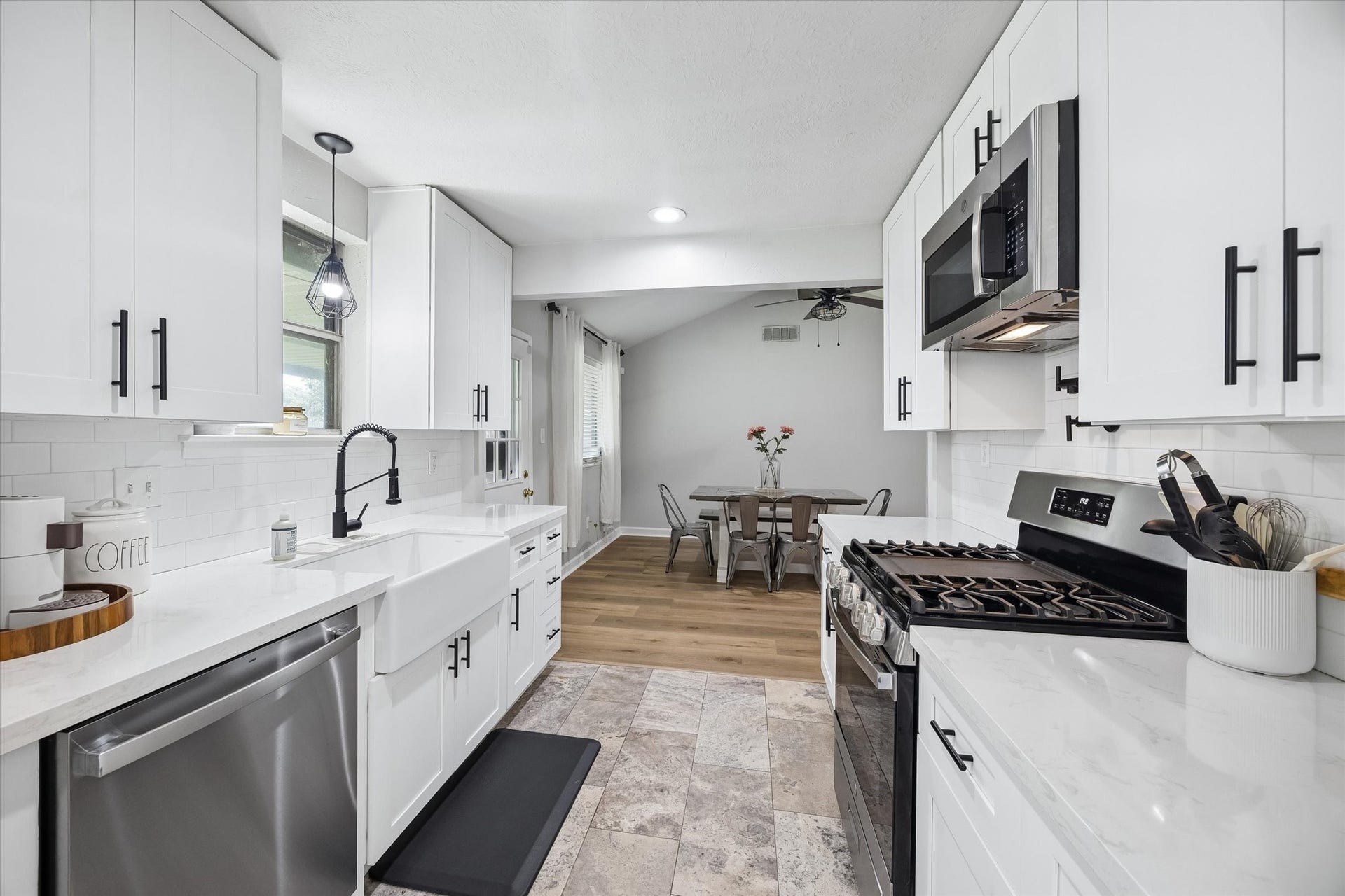 210 Brandywyne Drive, Friendswood, TX 77546