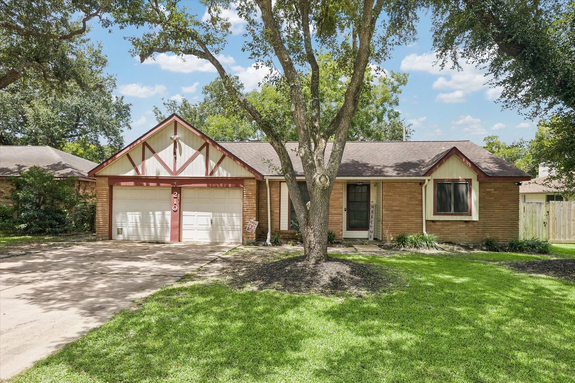 210 Brandywyne Drive, Friendswood, TX 77546
