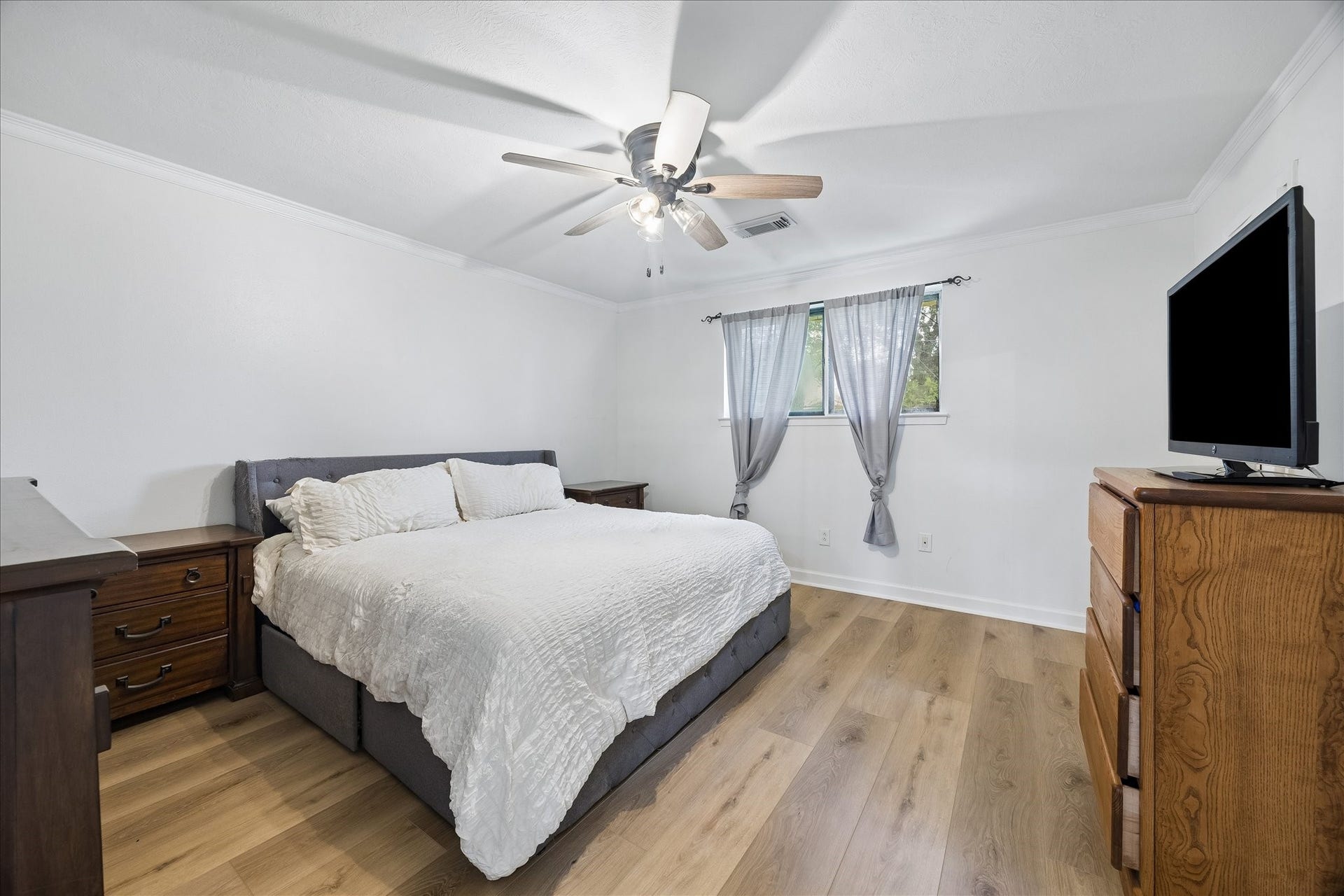 210 Brandywyne Drive, Friendswood, TX 77546