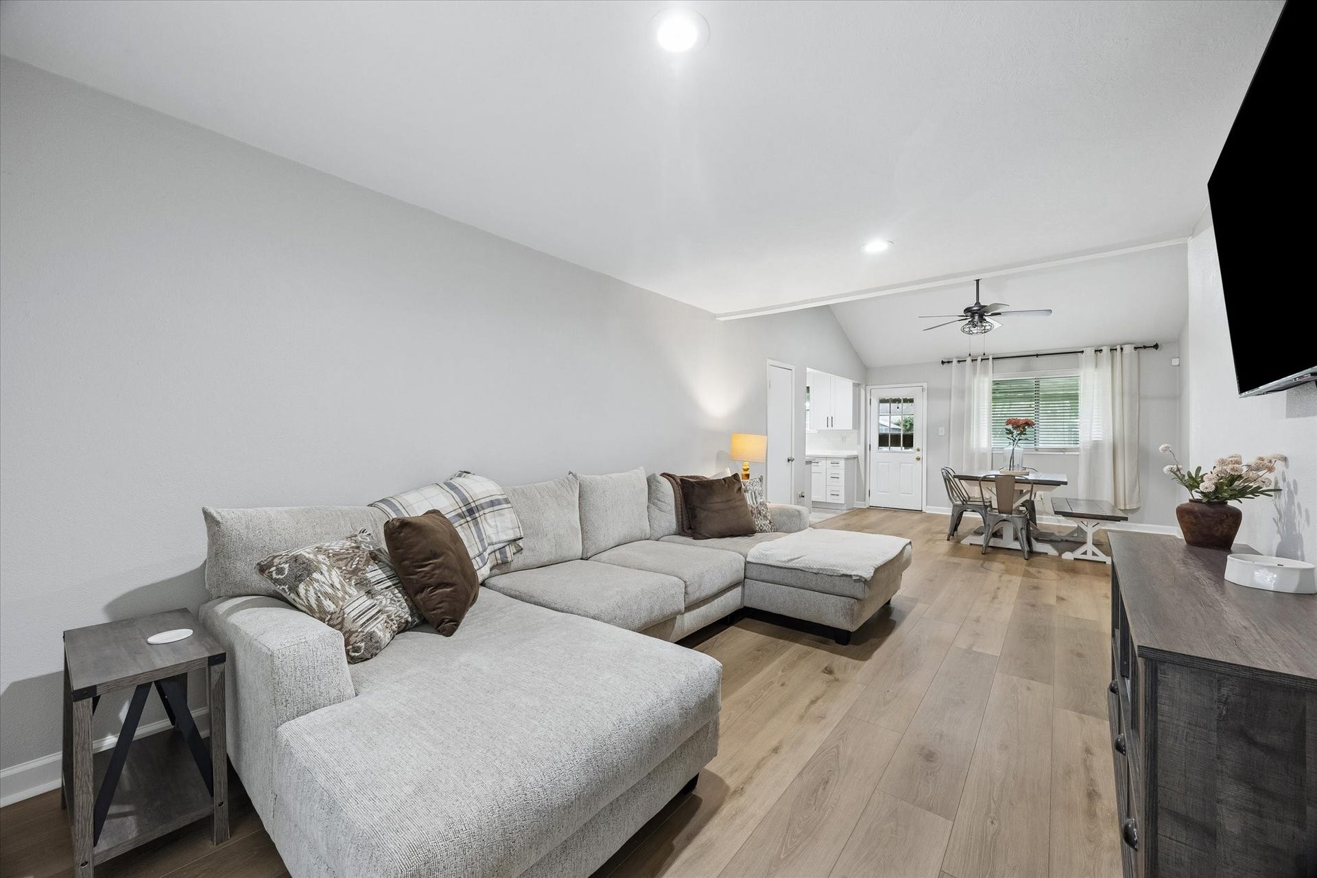 210 Brandywyne Drive, Friendswood, TX 77546