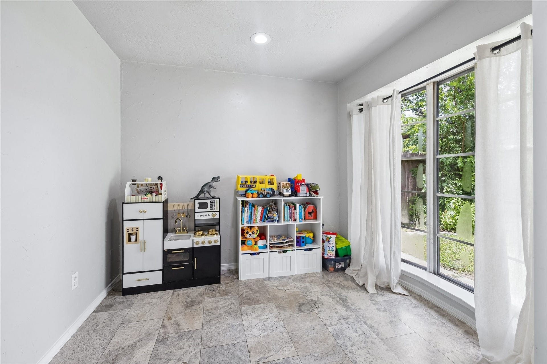 210 Brandywyne Drive, Friendswood, TX 77546