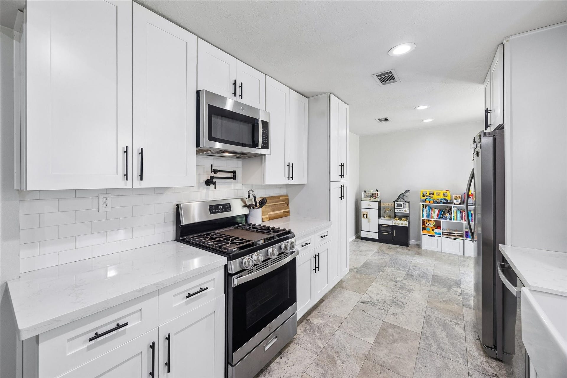 210 Brandywyne Drive, Friendswood, TX 77546