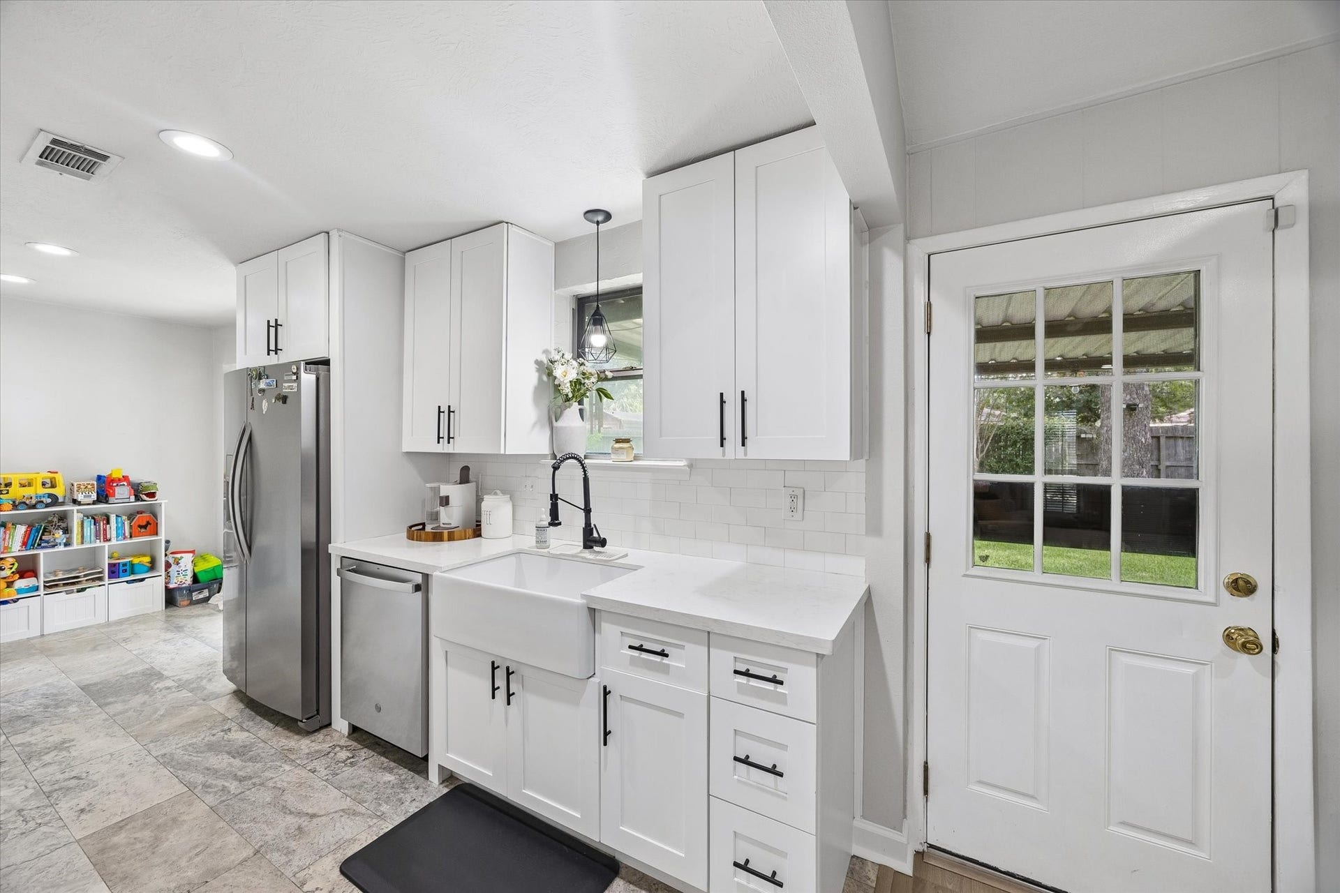 210 Brandywyne Drive, Friendswood, TX 77546