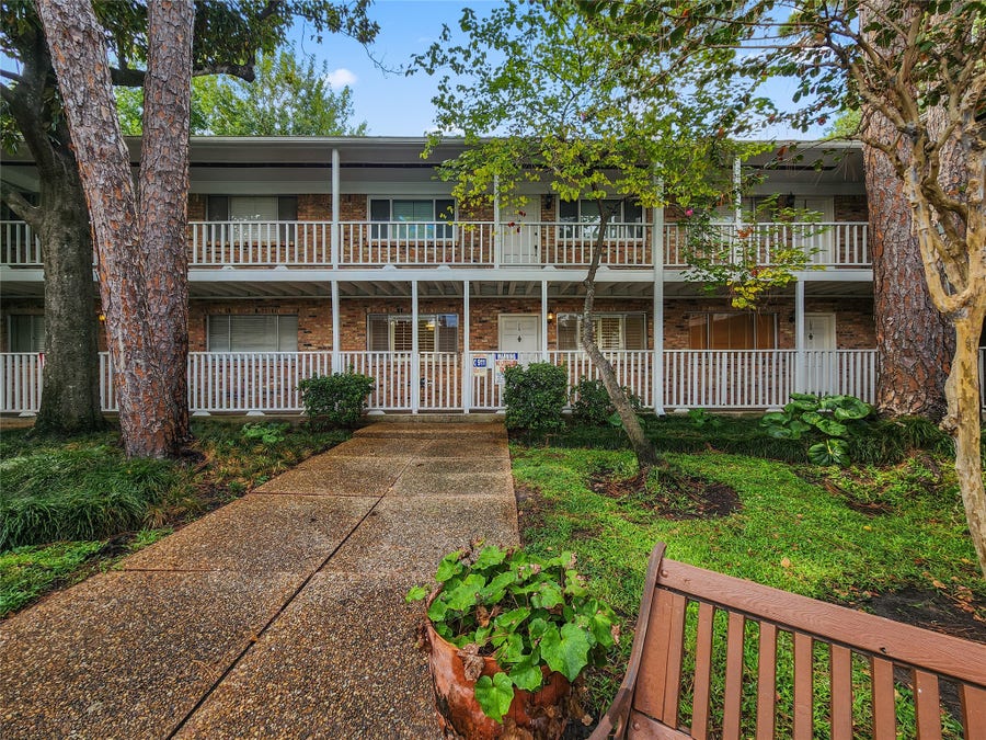 Property photo for 4040 San Felipe Street, #104, Houston, TX