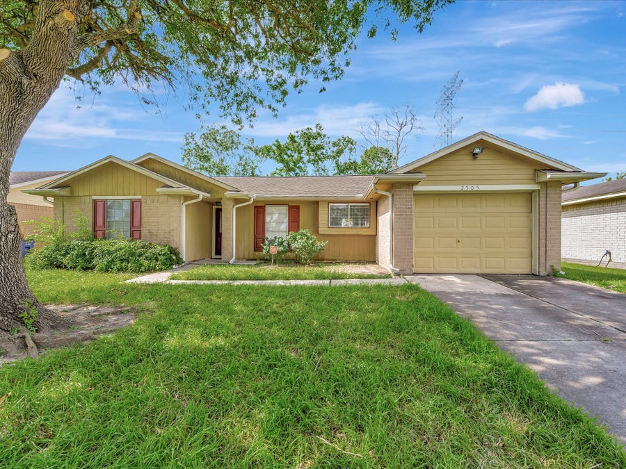 Property photo for 2505 Ironclad Drive, League City, TX