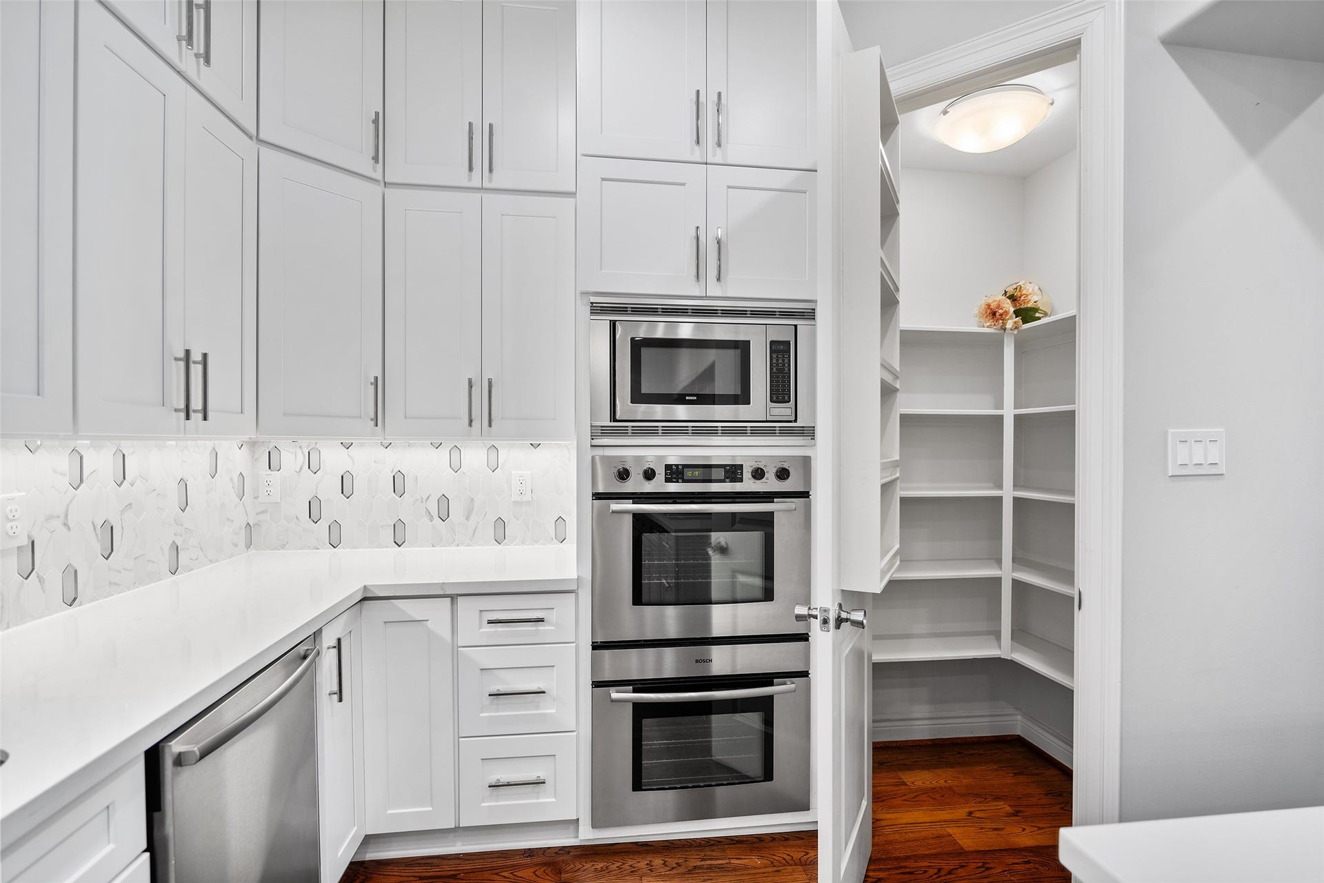 2105 Crocker Street, Houston, TX 77006 2105 Crocker Street, Houston, TX 77006