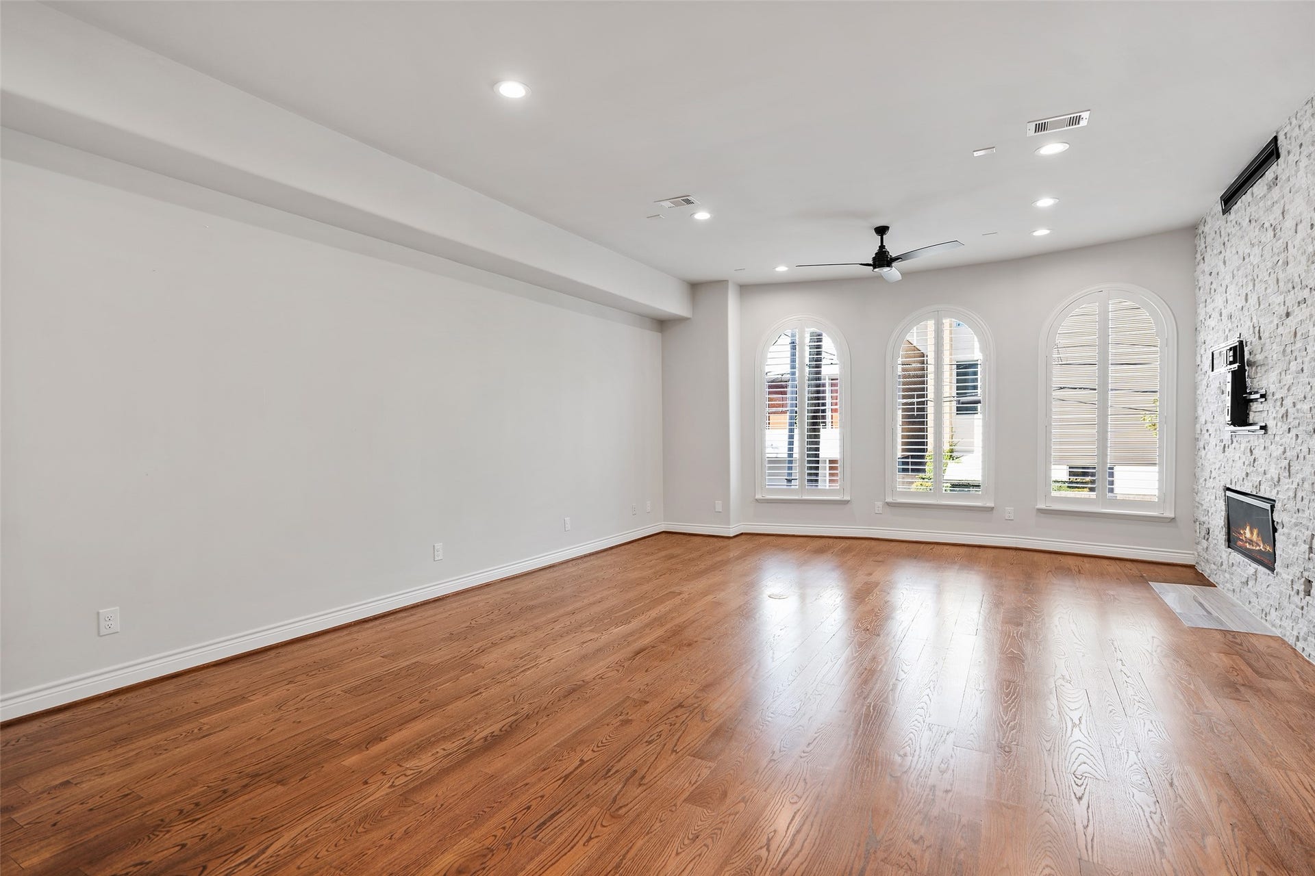 2105 Crocker Street, Houston, TX 77006 2105 Crocker Street, Houston, TX 77006