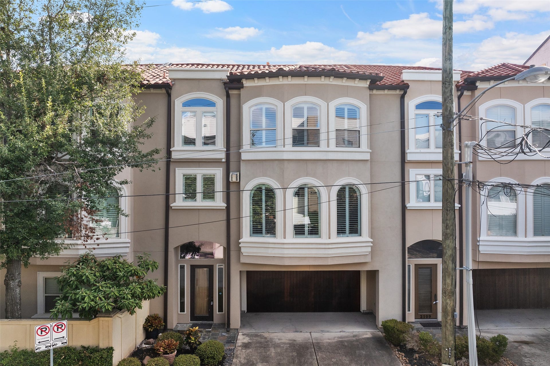 2105 Crocker Street, Houston, TX 77006 2105 Crocker Street, Houston, TX 77006
