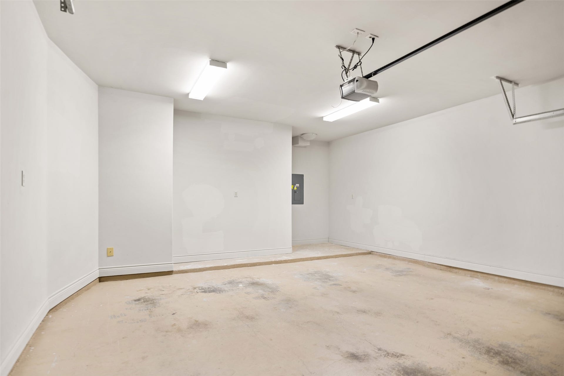 2105 Crocker Street, Houston, TX 77006 2105 Crocker Street, Houston, TX 77006