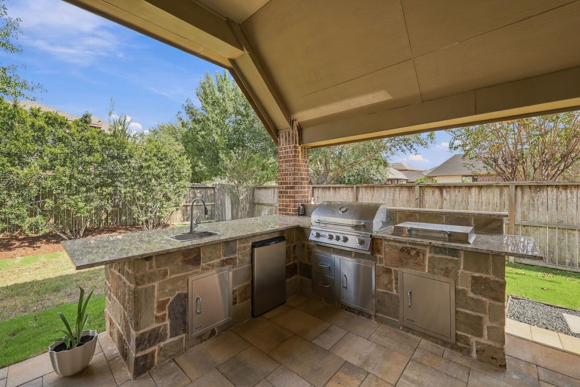 27302 Liberty Heights Lane, Fulshear, TX 77441 Added in 2021, the built-in Summer Kitchen is perfect for outdoor cooking and entertaining. It features a Bull stainless steel grill with storage below, a convenient side burner, and a beverage refrigerator. Granite countertops provide ample workspace, while the stainless steel undermount sink with a gooseneck faucet adds functionality. Beautiful stone accents complete this impressive outdoor kitchen, creating an inviting space for hosting family and friends.