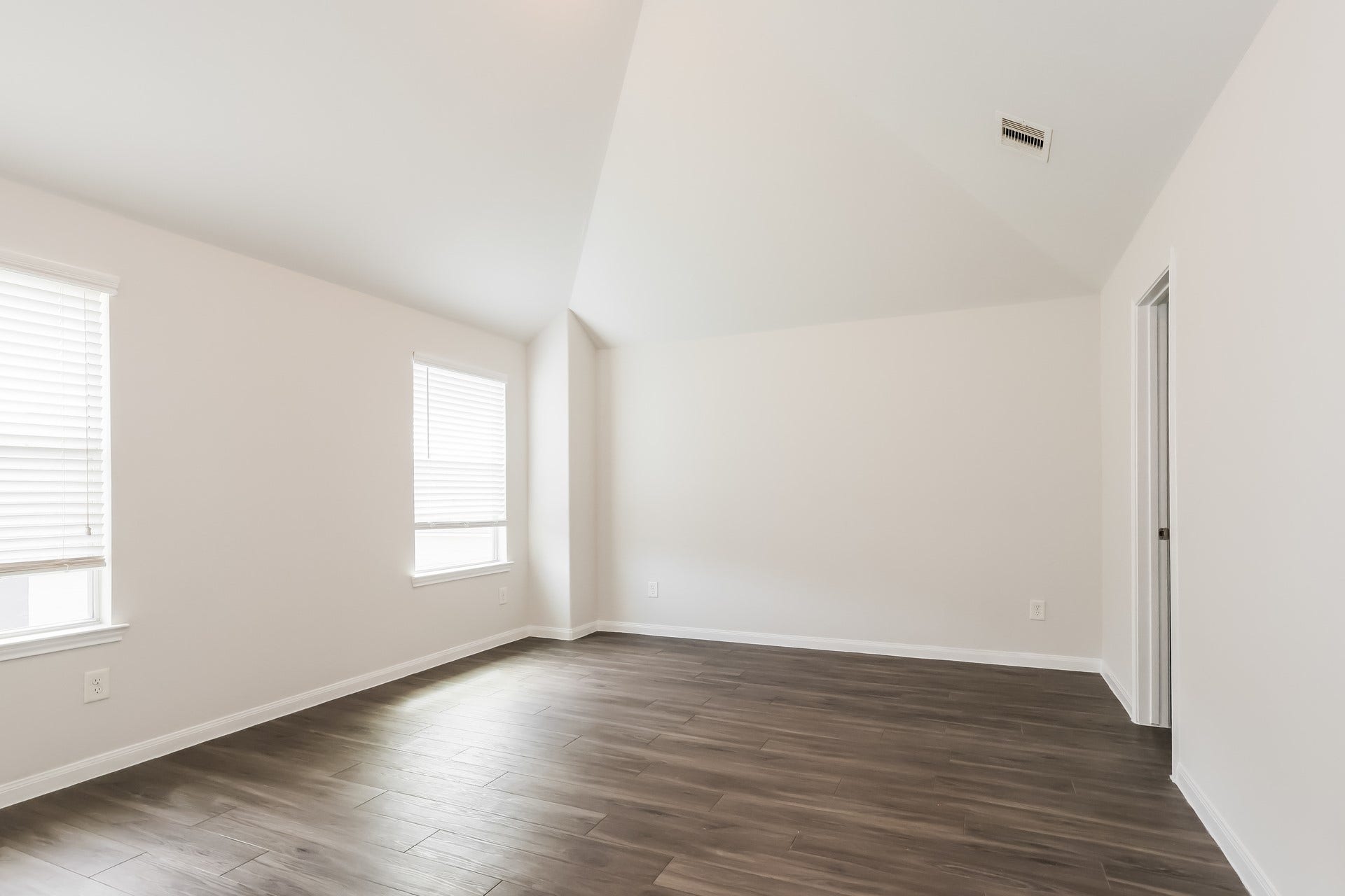 21703 S Werrington Way, Houston, TX 77073 Photos may be representative of the floor plan and not the exact home. Finishes, layout, and features of the actual property for lease may vary.
