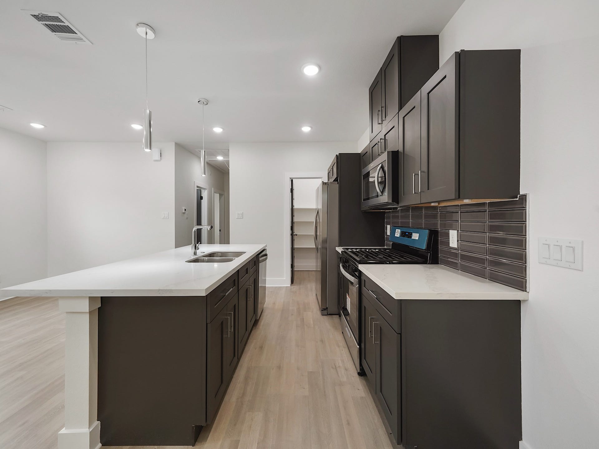 8122 Double Avenue, #B, Houston, TX 77088 Kitchen with all appliances included