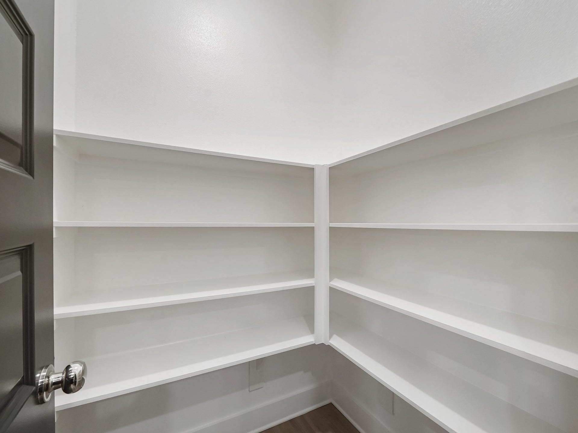 8122 Double Avenue, #B, Houston, TX 77088 Full sized pantry