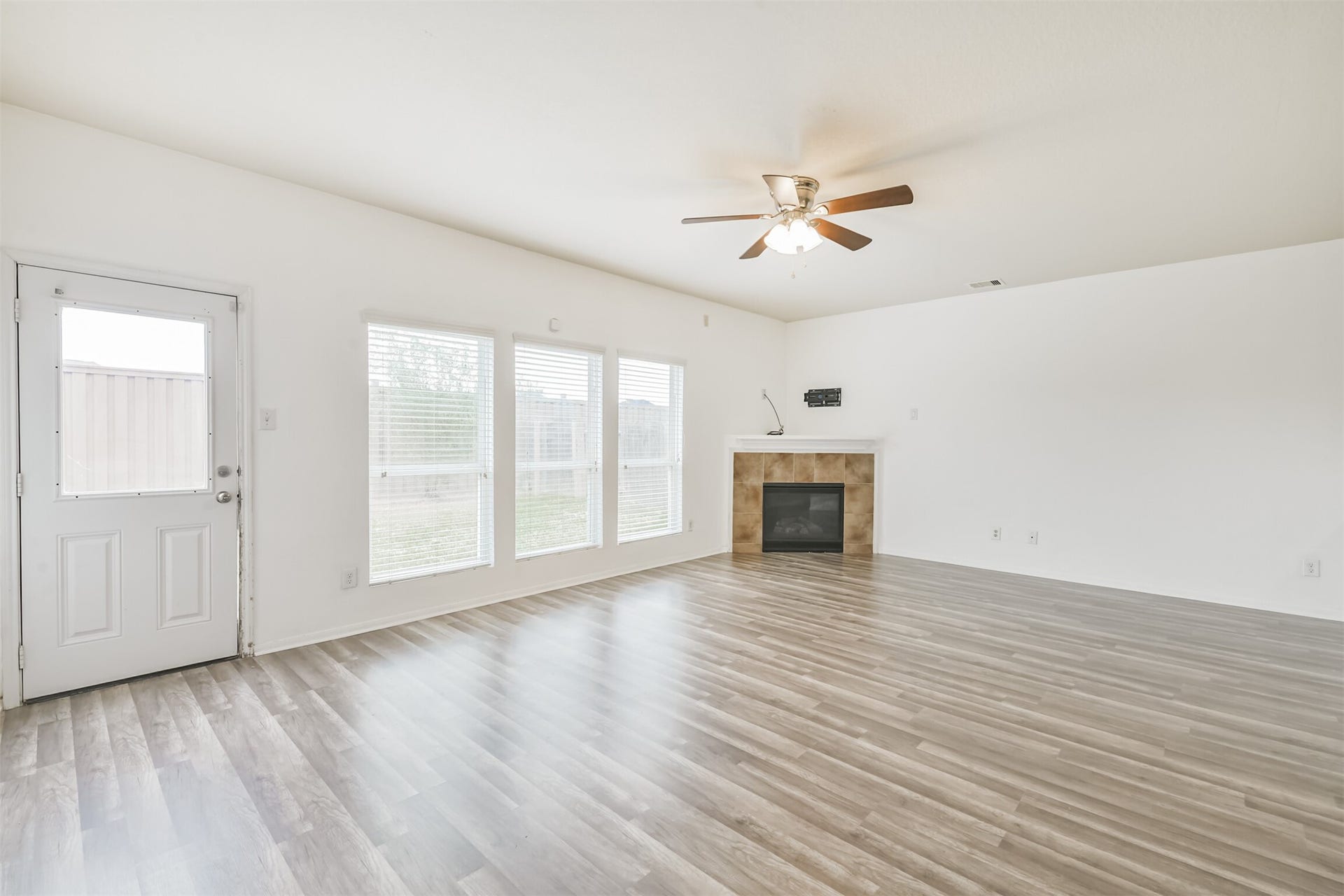 1230 Newsome Glenn Drive, Houston, TX 77090 1230 Newsome Glenn Drive, Houston, TX 77090