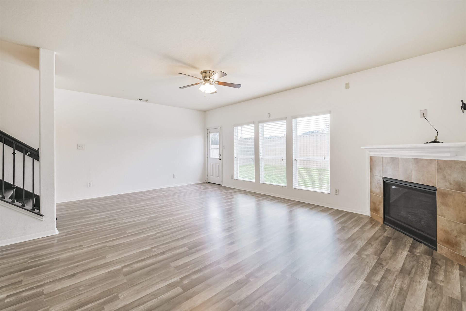 1230 Newsome Glenn Drive, Houston, TX 77090 1230 Newsome Glenn Drive, Houston, TX 77090