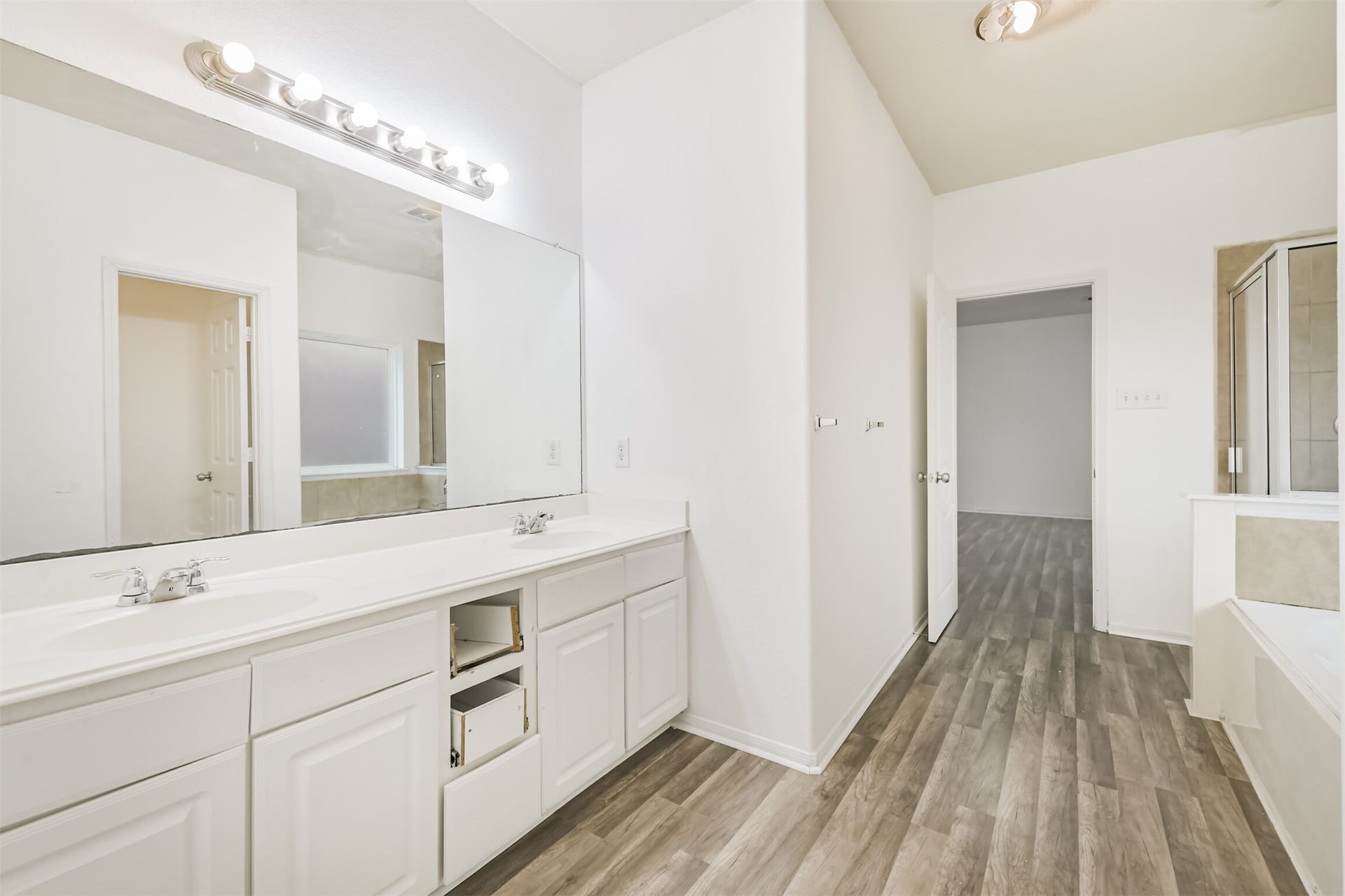 1230 Newsome Glenn Drive, Houston, TX 77090 1230 Newsome Glenn Drive, Houston, TX 77090