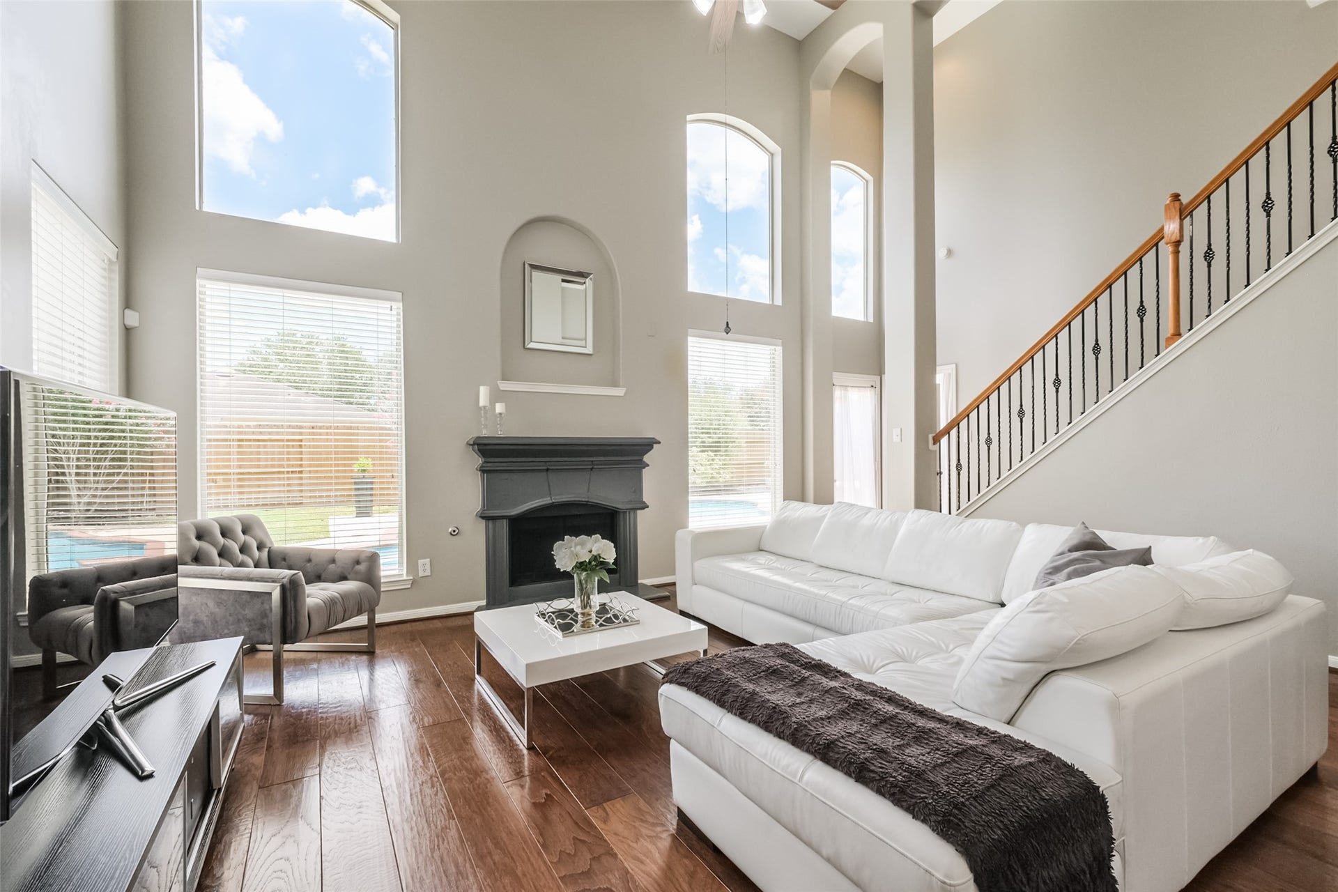 10314 Five Oaks Crossing, Missouri City, TX 77459 Lovely high ceilings and pool views.