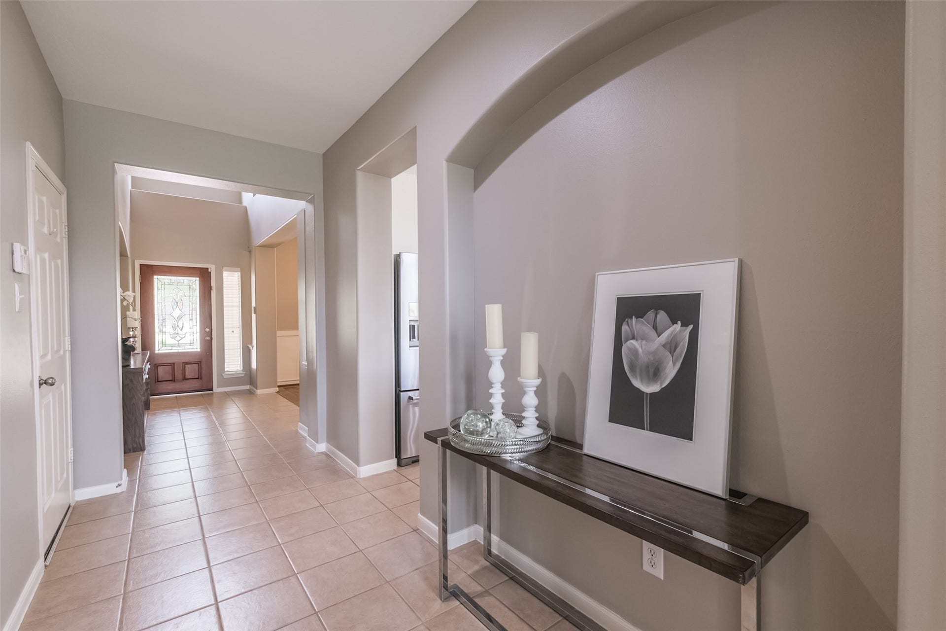 10314 Five Oaks Crossing, Missouri City, TX 77459 This entryway features neutral walls and tile flooring, leading to a spacious area with room for a console table.