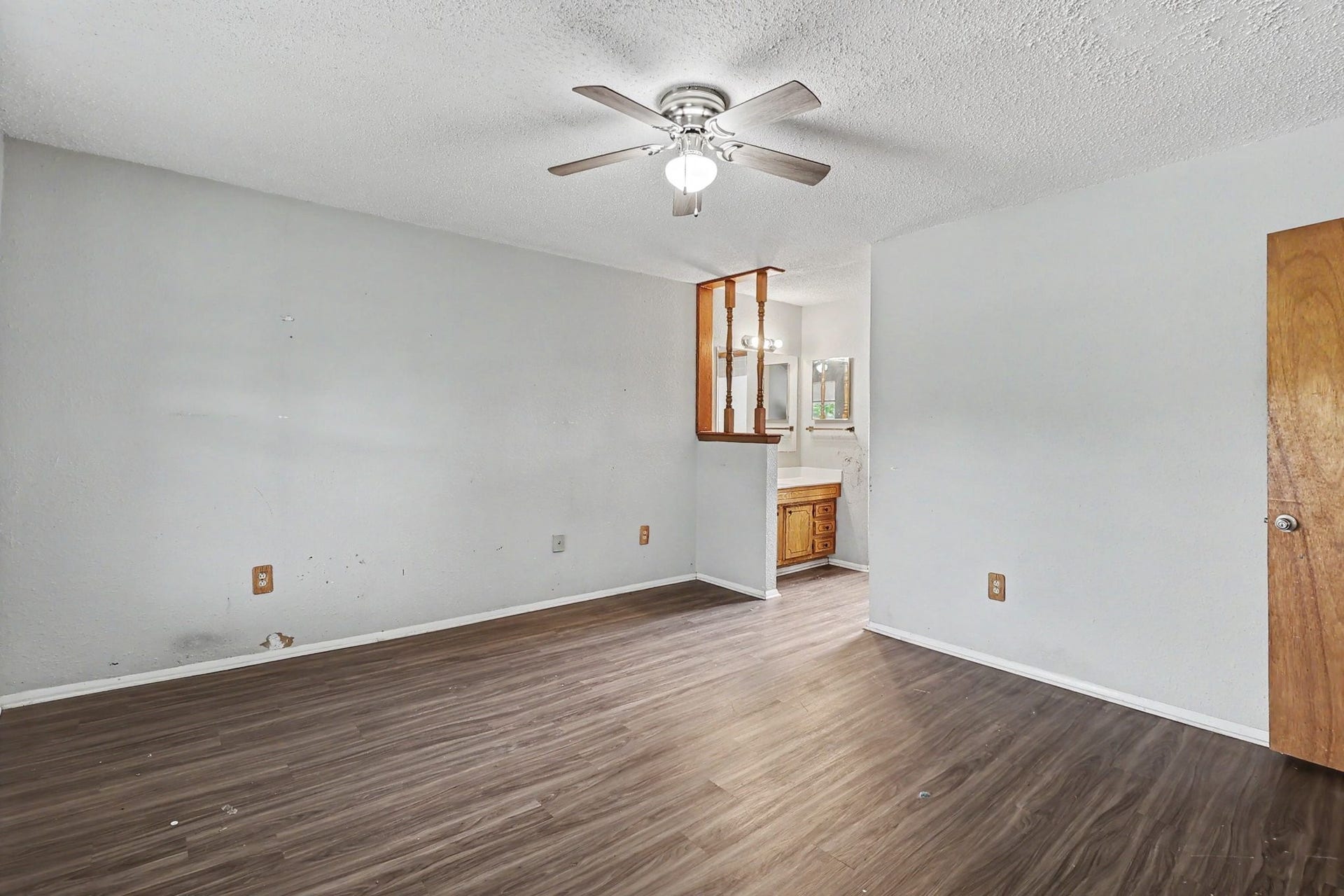 901 Westmont Drive, Houston, TX 77015 901 Westmont Drive, Houston, TX 77015