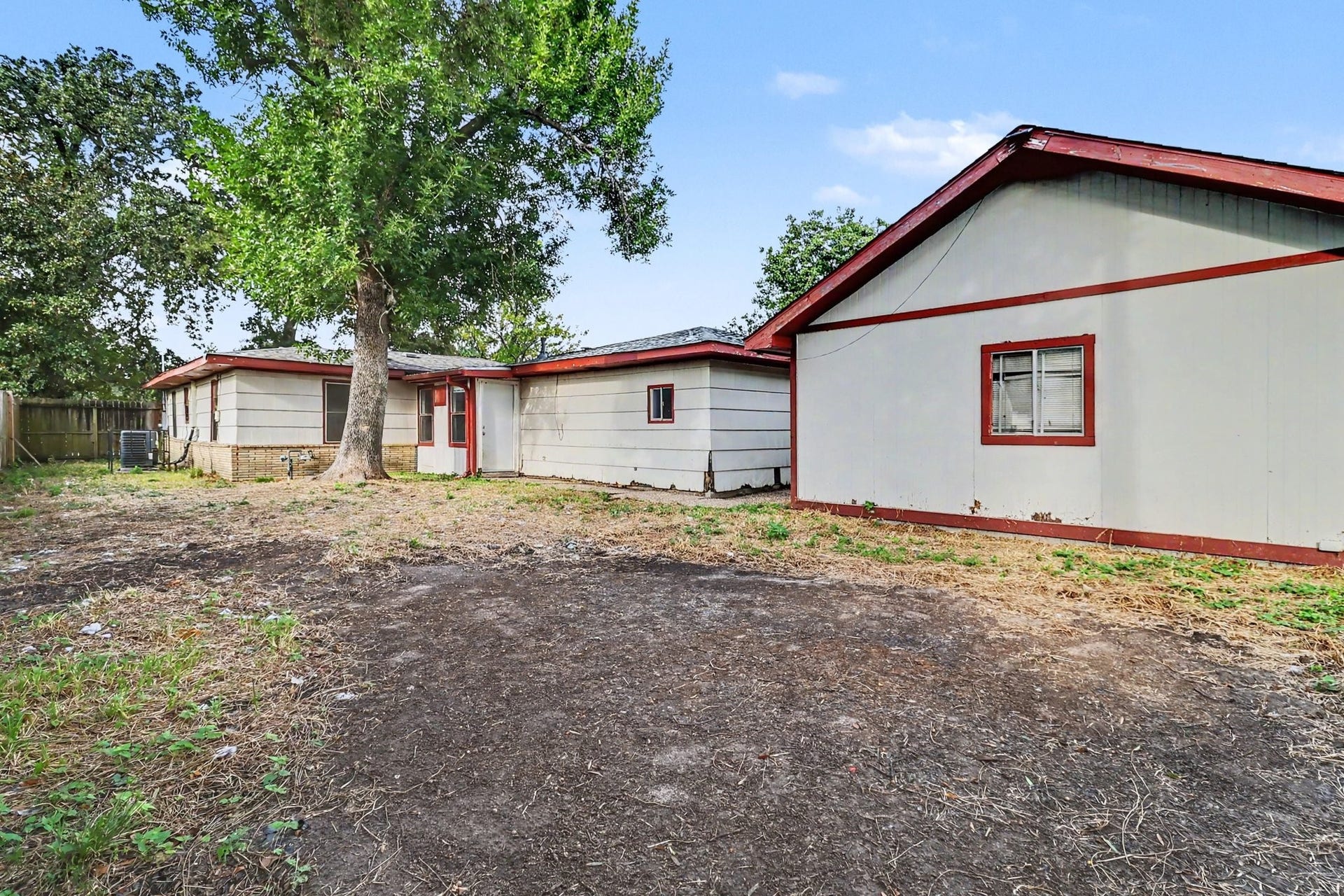 901 Westmont Drive, Houston, TX 77015 901 Westmont Drive, Houston, TX 77015