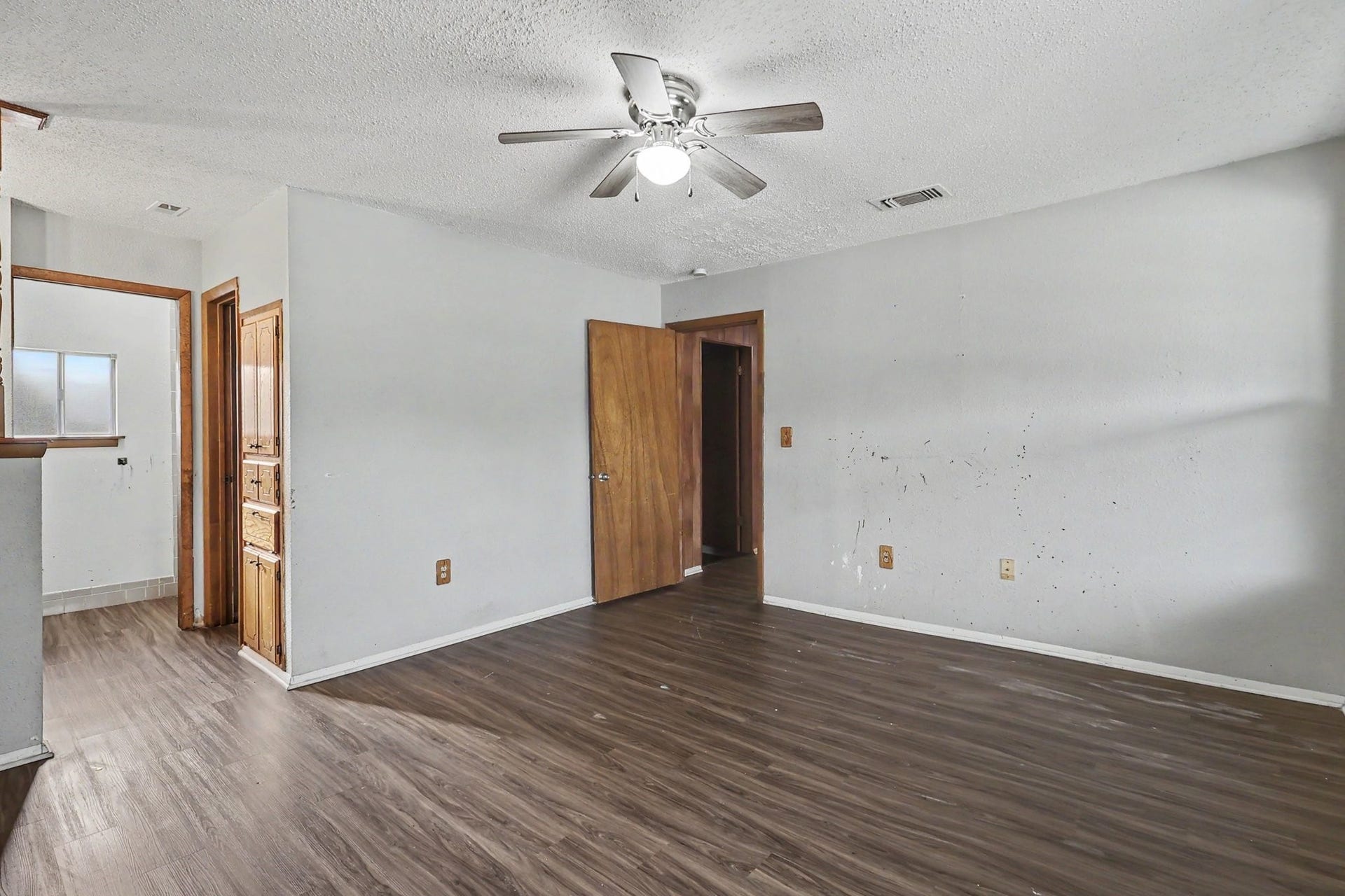 901 Westmont Drive, Houston, TX 77015 901 Westmont Drive, Houston, TX 77015